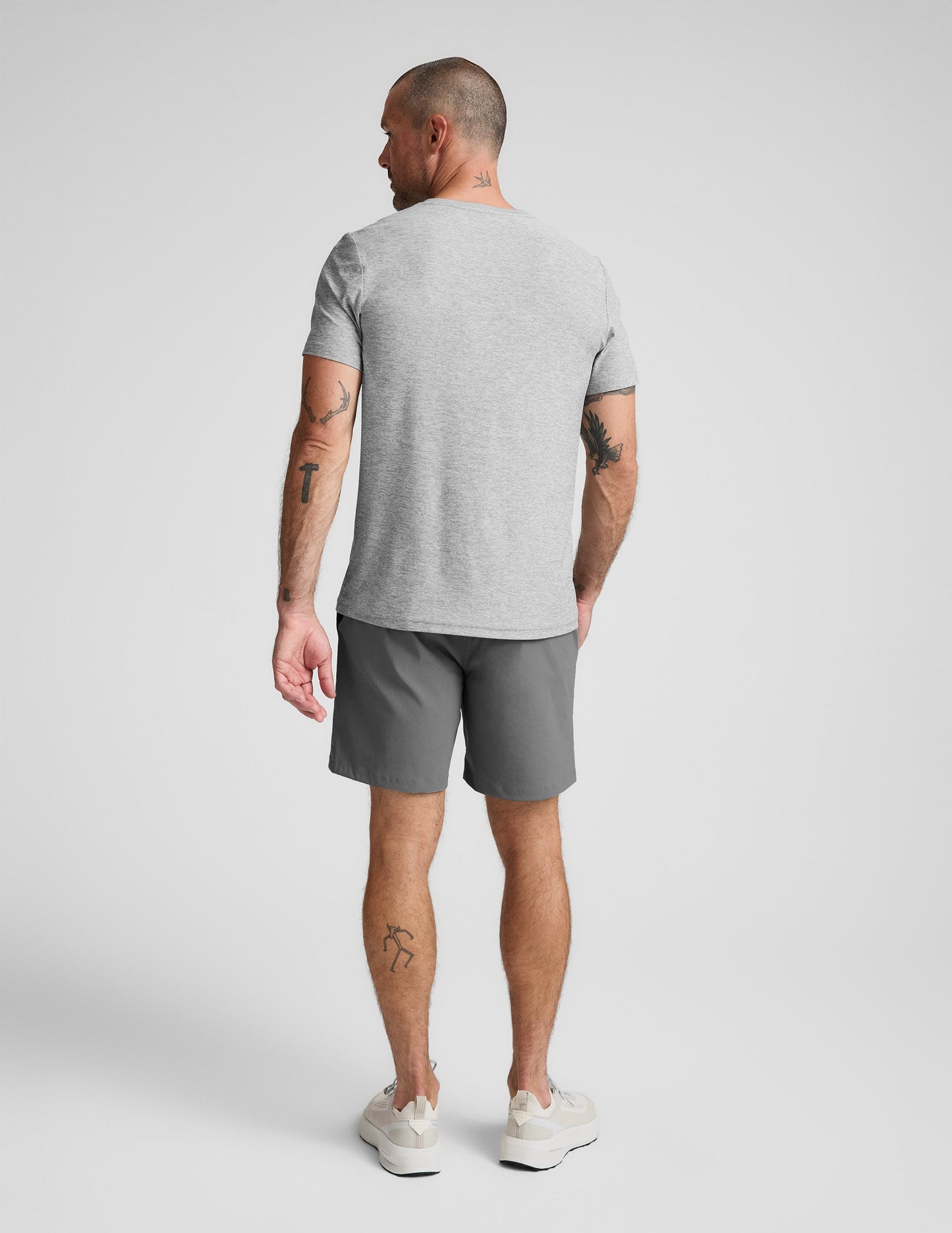 Beyond Yoga Men's 7-Inch Inseam Pocket Element Shorts - Lunar Gray