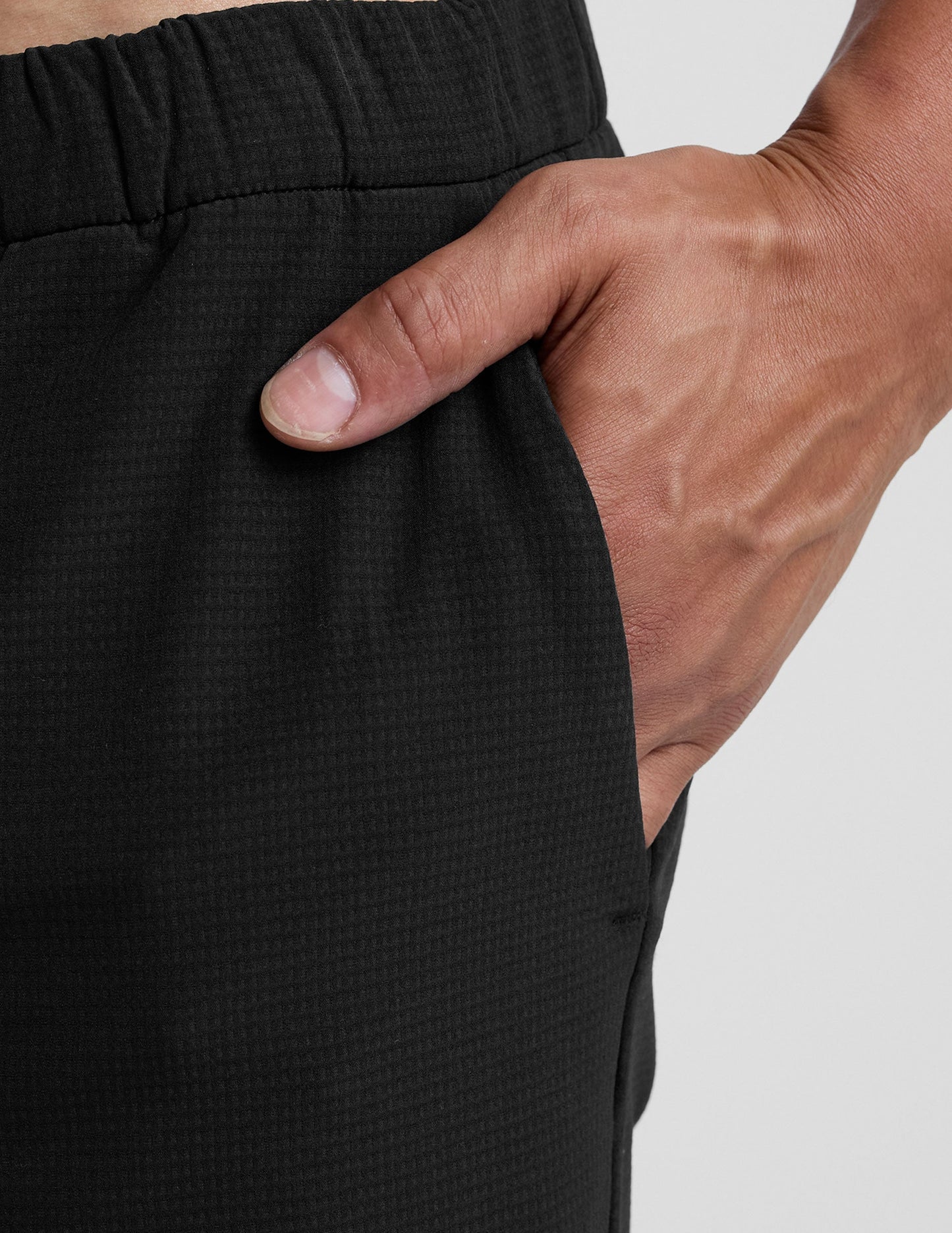 Beyond Yoga Men's Relaxed Straight Leg Dynamic Pants - Black