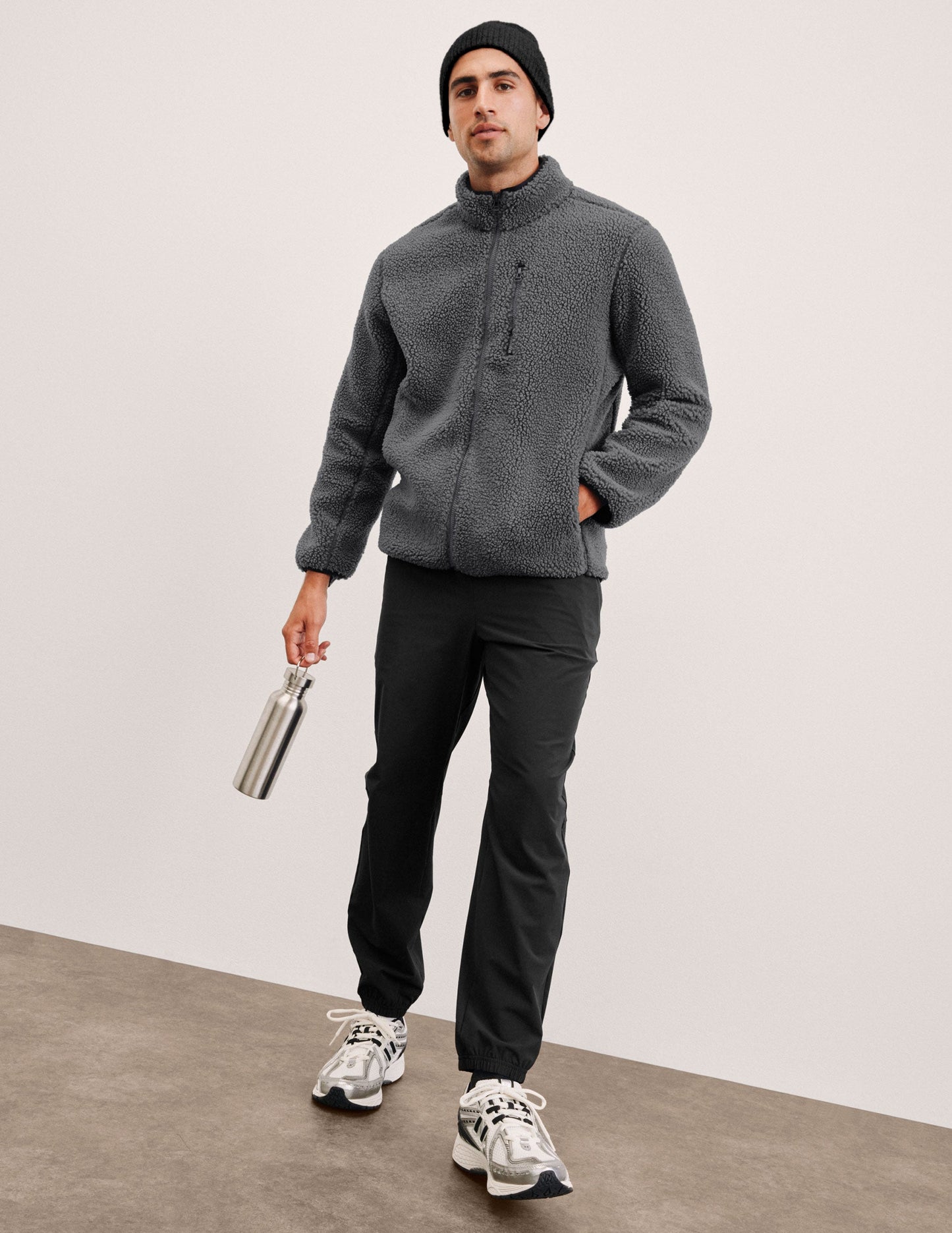 Beyond Yoga Men's Relaxed Fit On The Go Jogger - Black