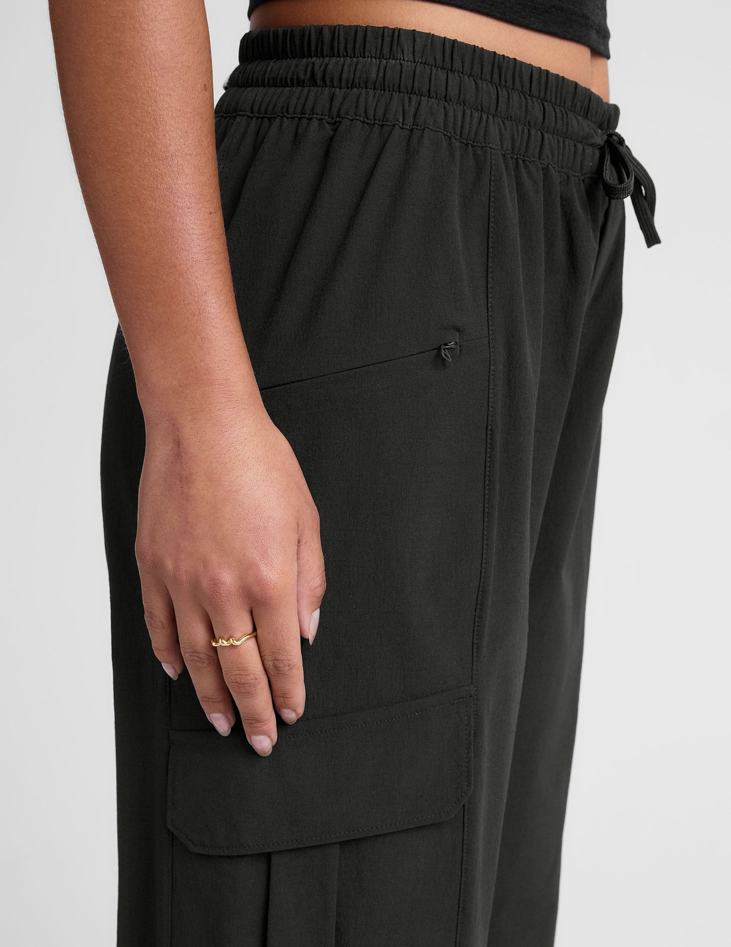 Beyond Yoga Women's Relaxed Fit Cargo Pants - Black