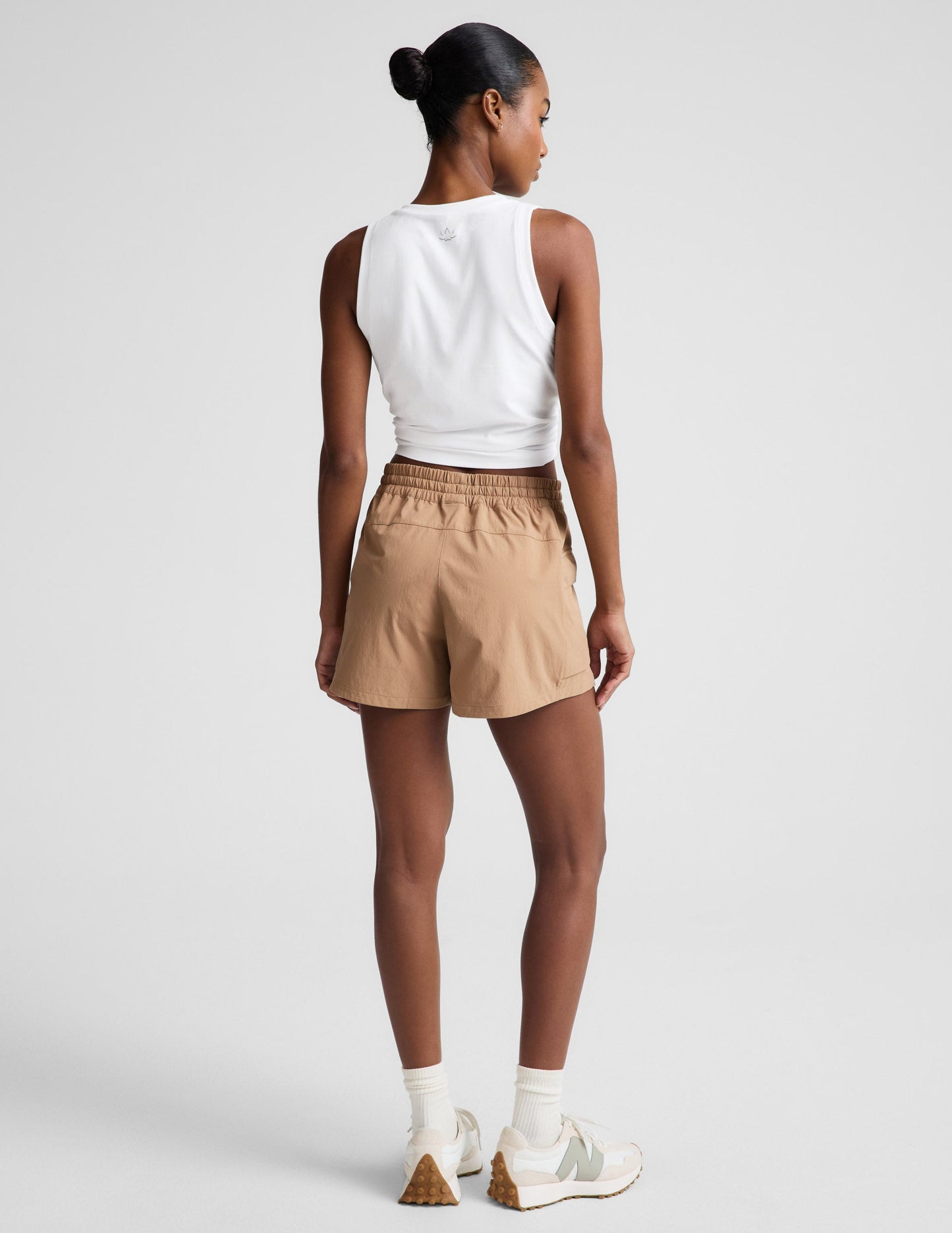 Beyond Yoga Women's Peak 3" Mid-Rise Cargo Shorts - Camel