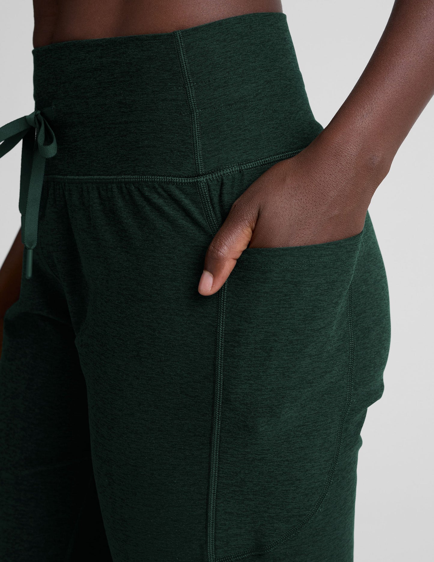 Beyond Yoga Women's High Waisted Pocket Spacedye Jogger - Green