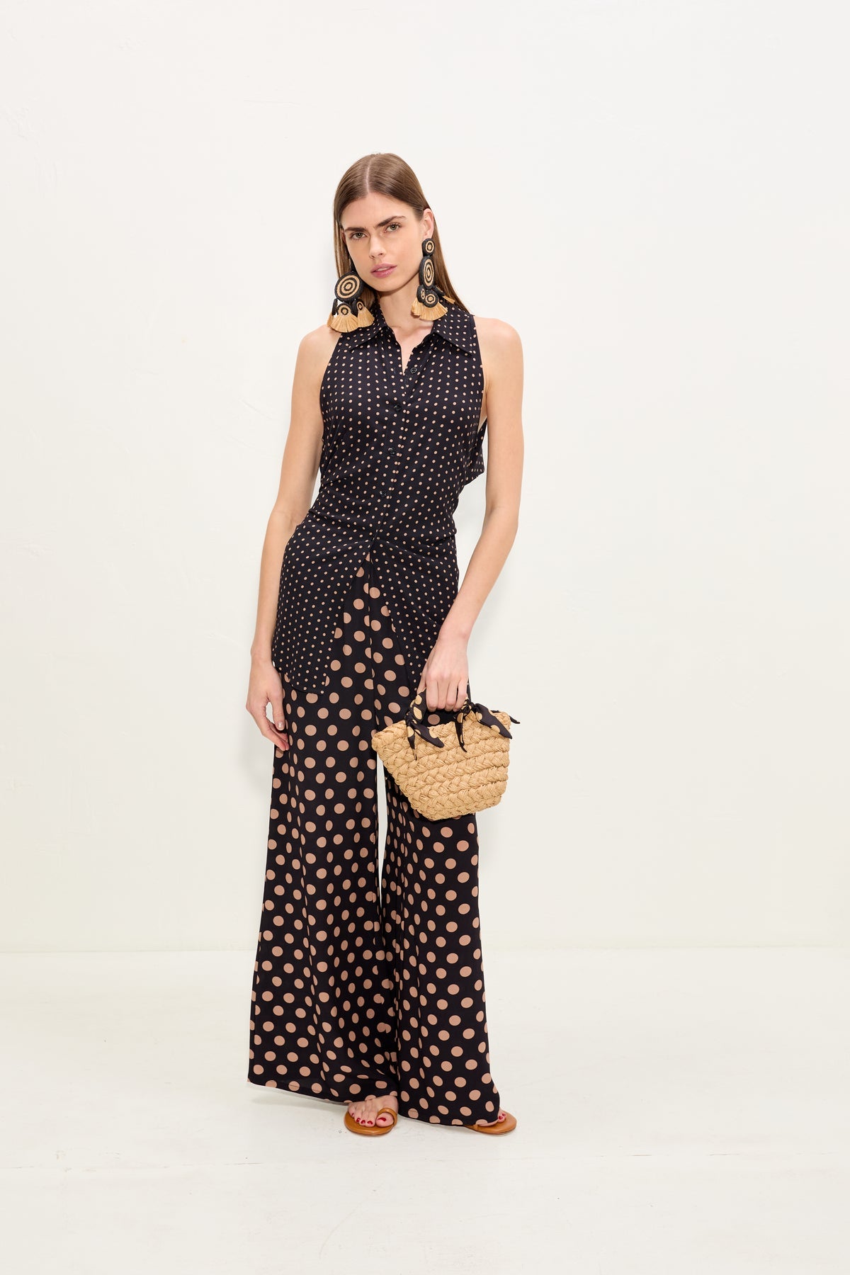 Loch Sleeveless Crepe Button Up - Black/Tan Polka Dot