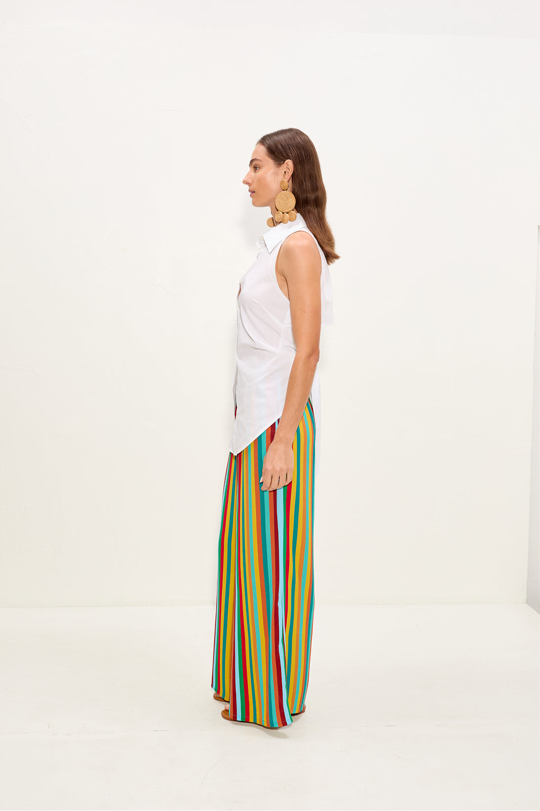 Loch Sleeveless Poplin Button Up - MACADAMIA