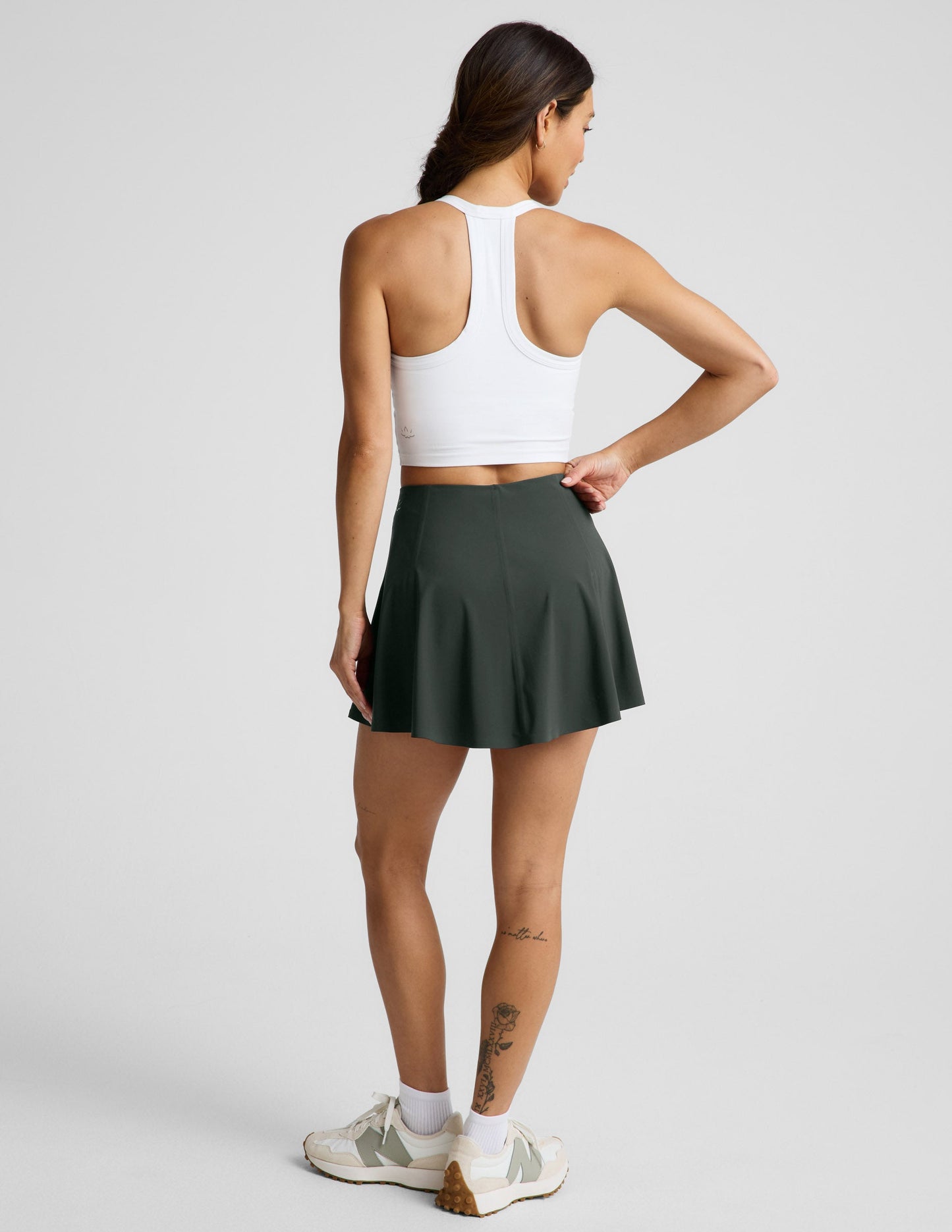 Beyond Yoga Women's Mid-Rise Mini Skirt - Slate Green