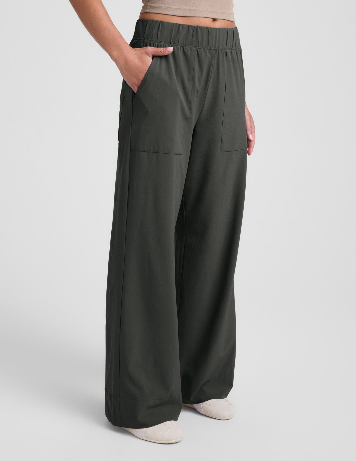 Beyond Yoga Wide Leg Stretch Mid Rise Flowy Pant - Slate Green
