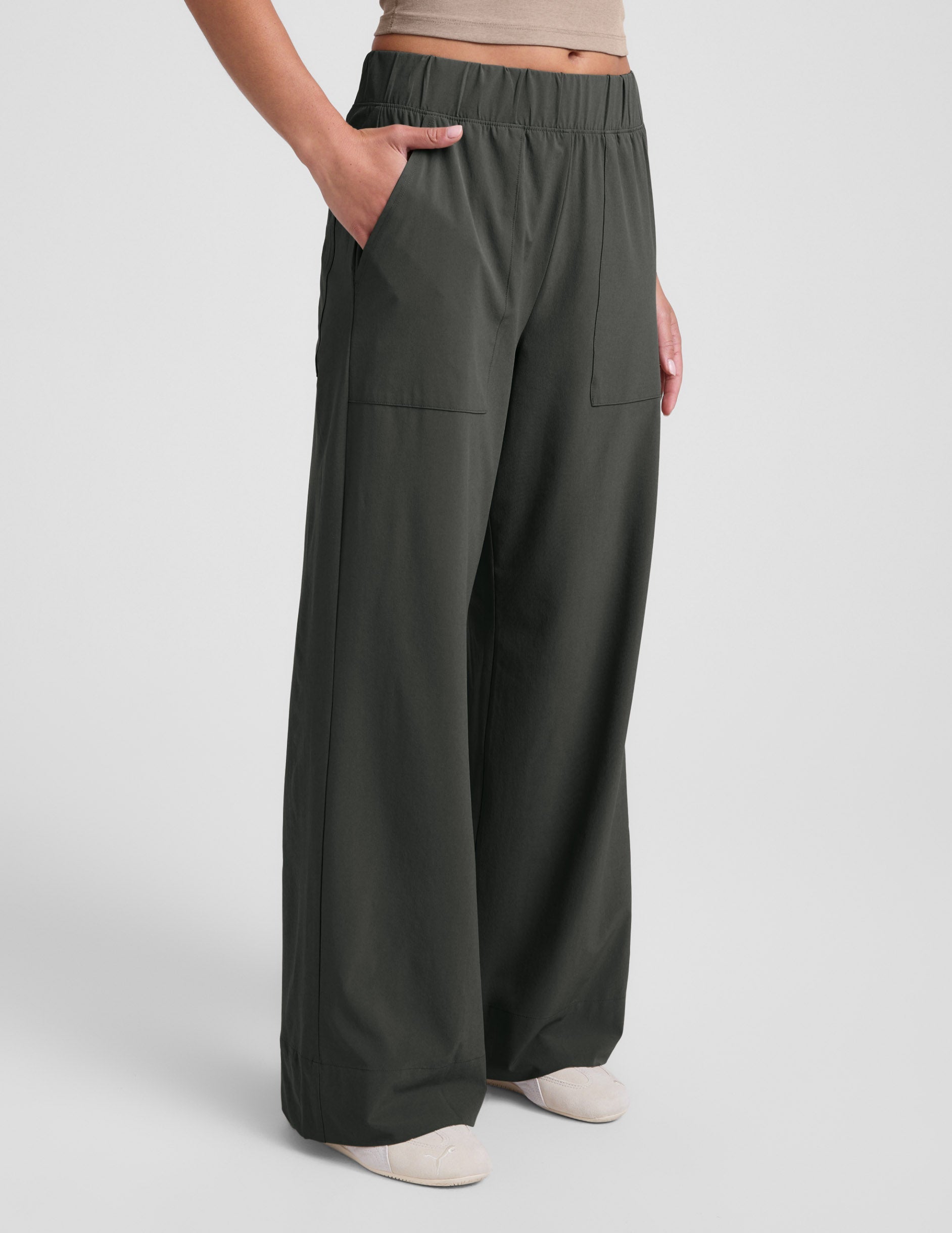 Beyond Yoga Wide Leg Stretch Mid Rise Flowy Pant - Slate Green