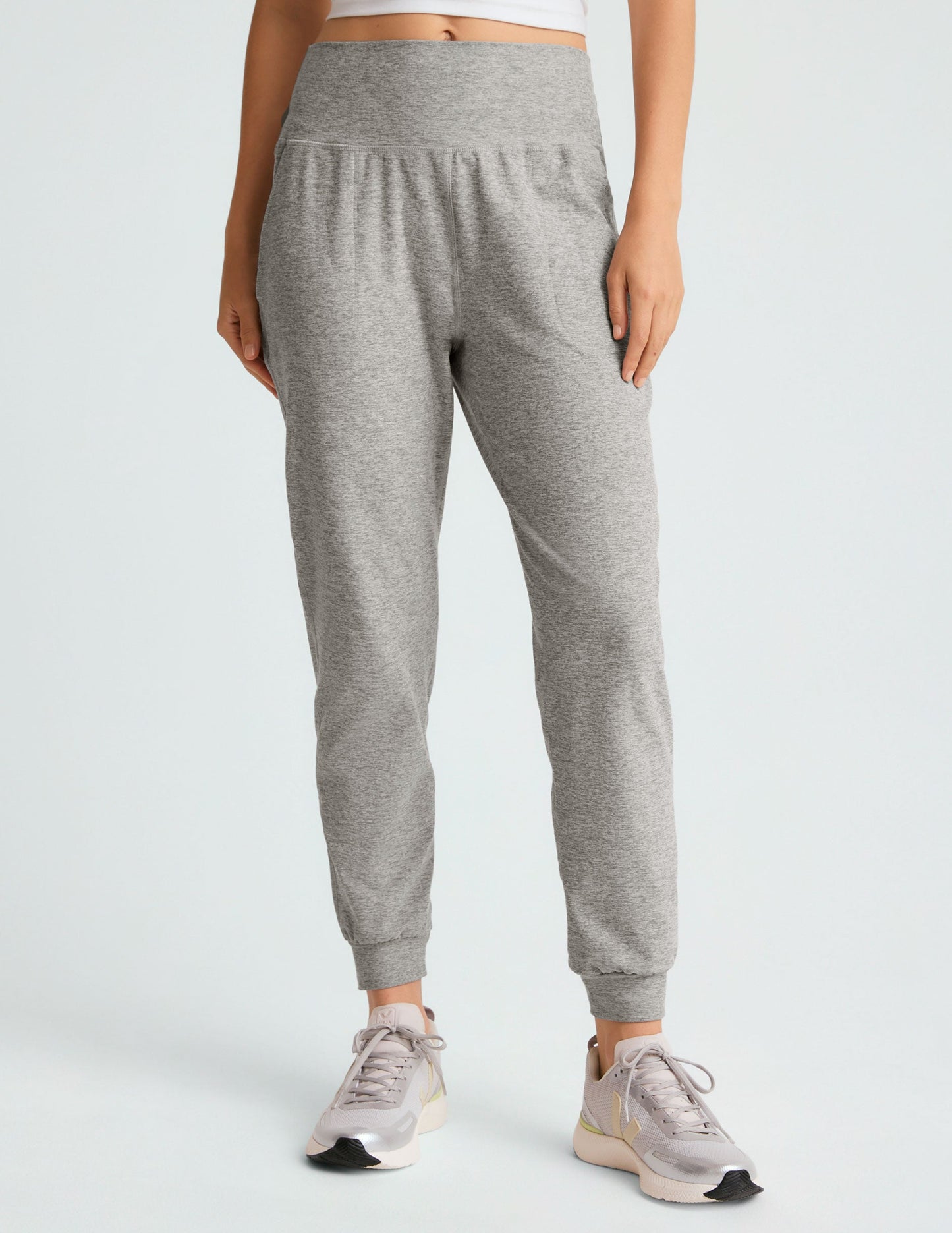 Beyond Yoga Women's Slim Fit Spacedye Jogger - Silver Mist