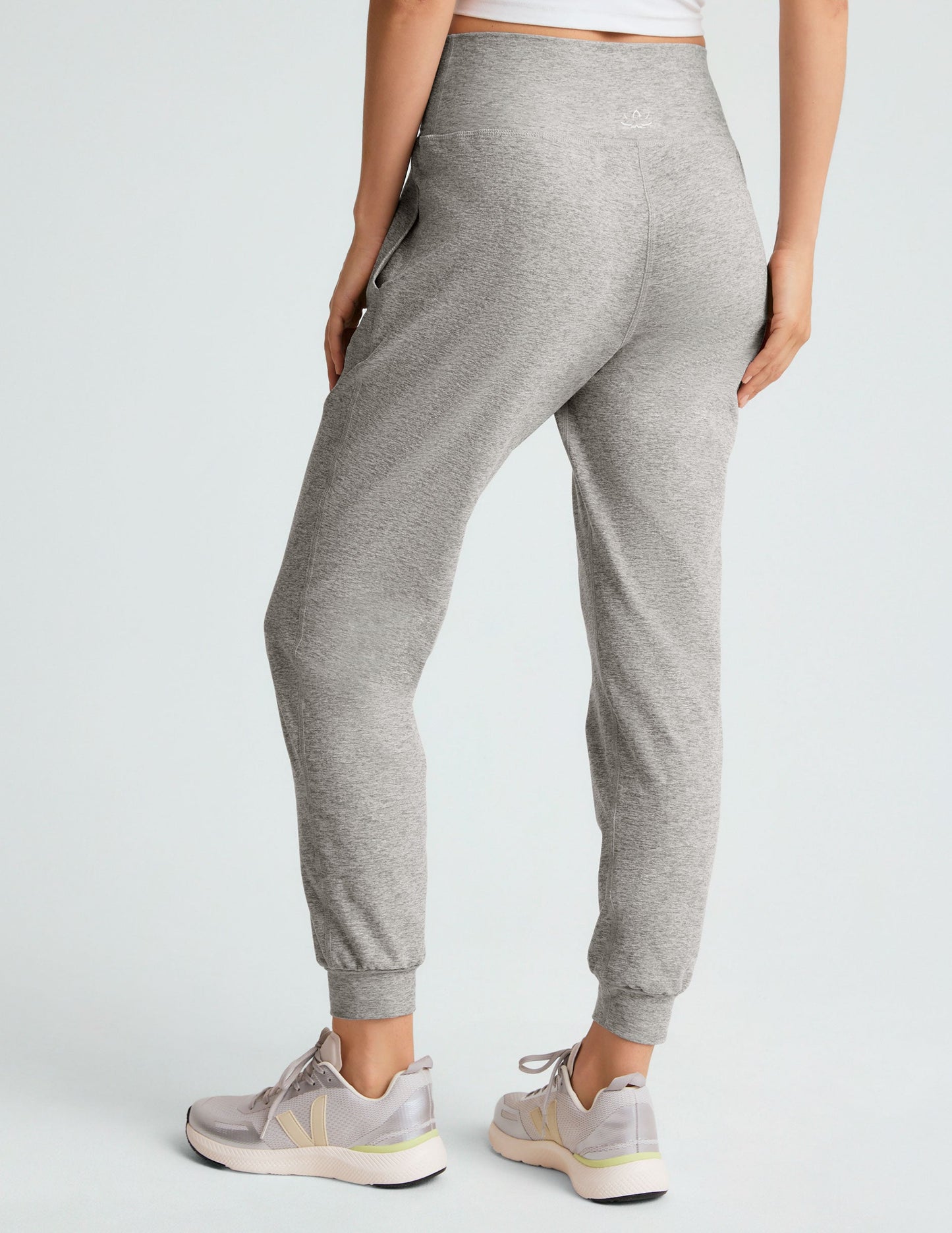 Beyond Yoga Women's Slim Fit Spacedye Jogger - Silver Mist