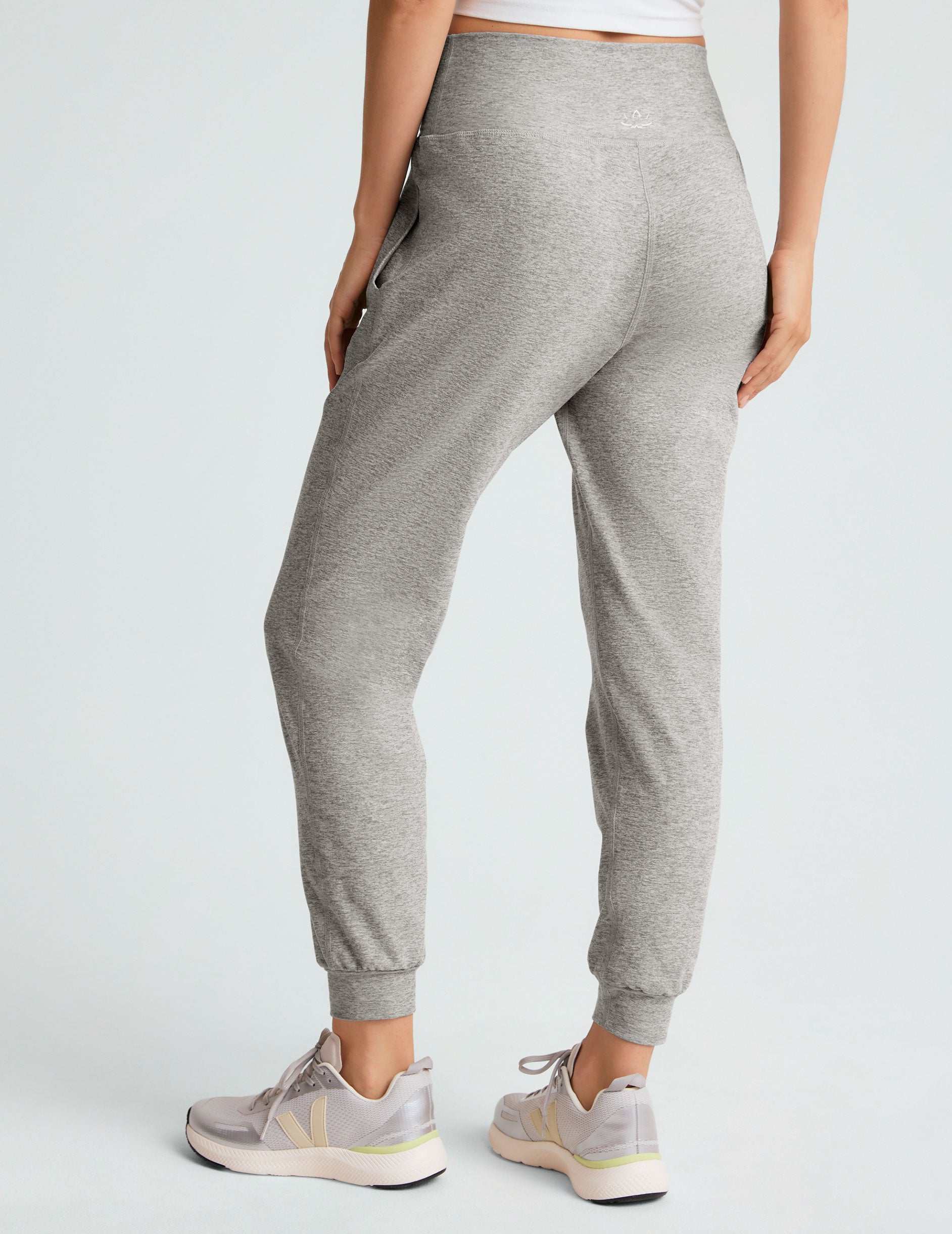 Beyond Yoga Women's Slim Fit Spacedye Jogger - Silver Mist
