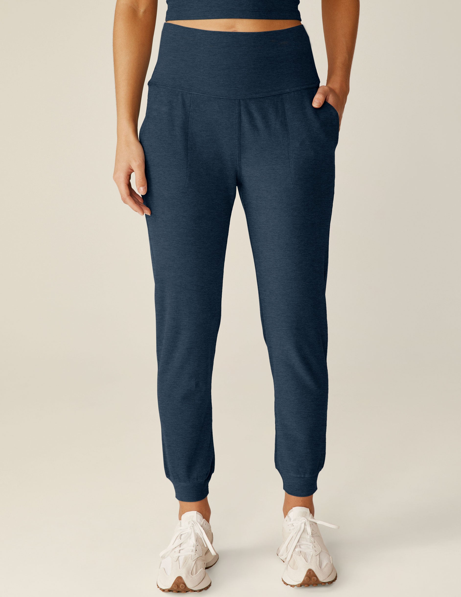 Beyond Yoga Women's Slim Fit Spacedye Midi Jogger - Nocturnal Navy