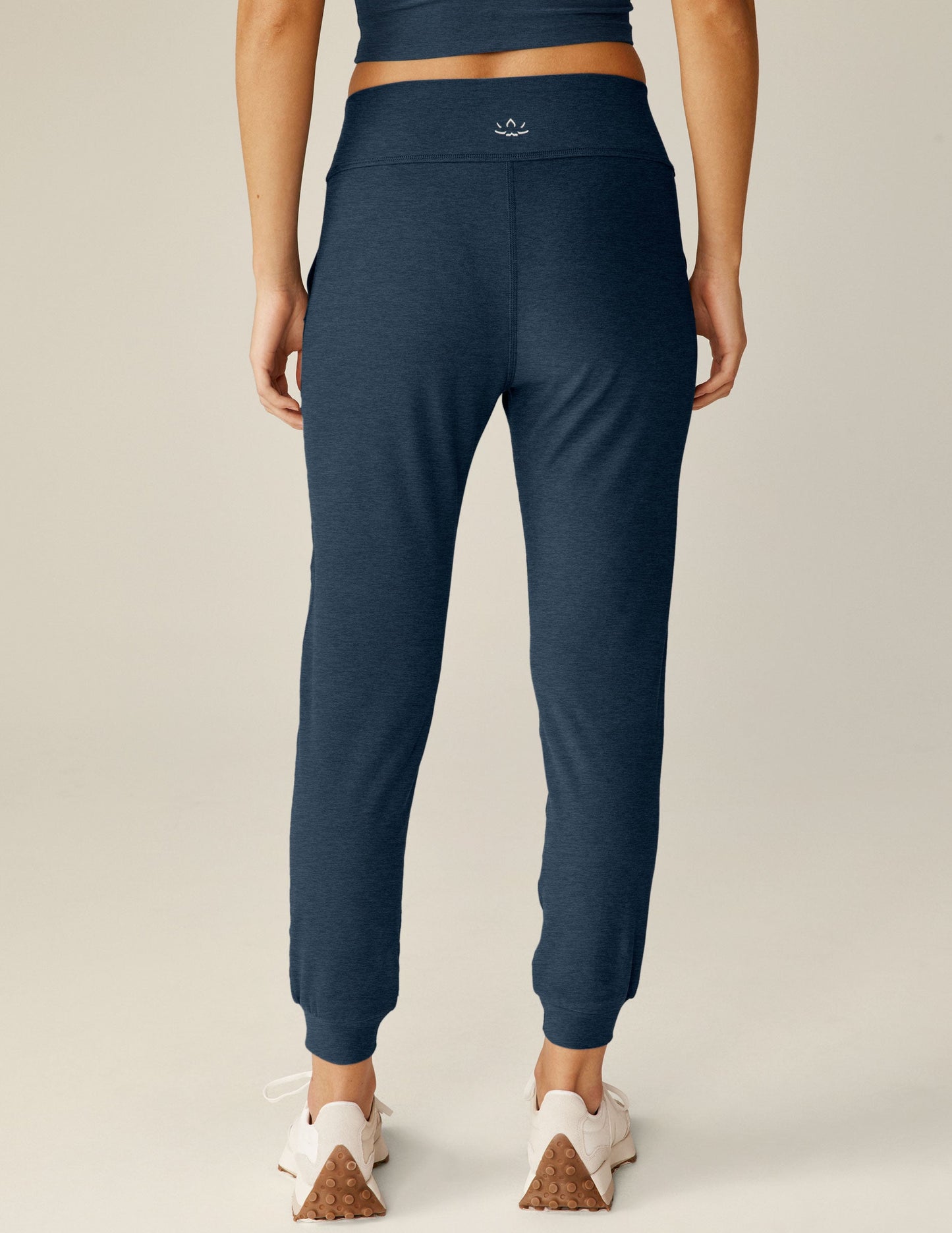 Beyond Yoga Women's Slim Fit Spacedye Midi Jogger - Nocturnal Navy