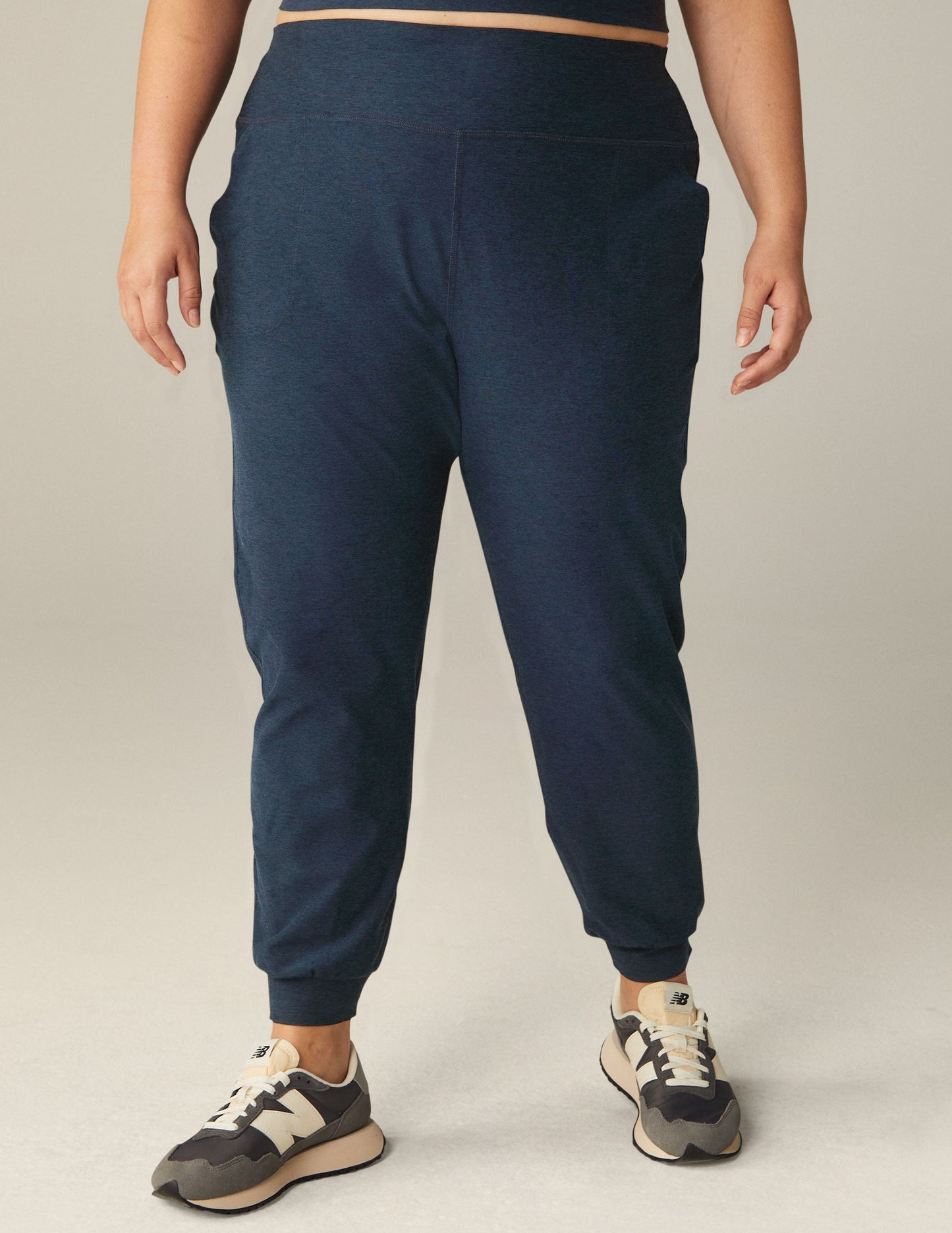Beyond Yoga Women's Slim Fit Spacedye Midi Jogger - Nocturnal Navy