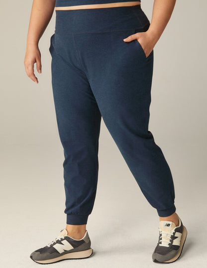 Beyond Yoga Women's Slim Fit Spacedye Midi Jogger - Nocturnal Navy