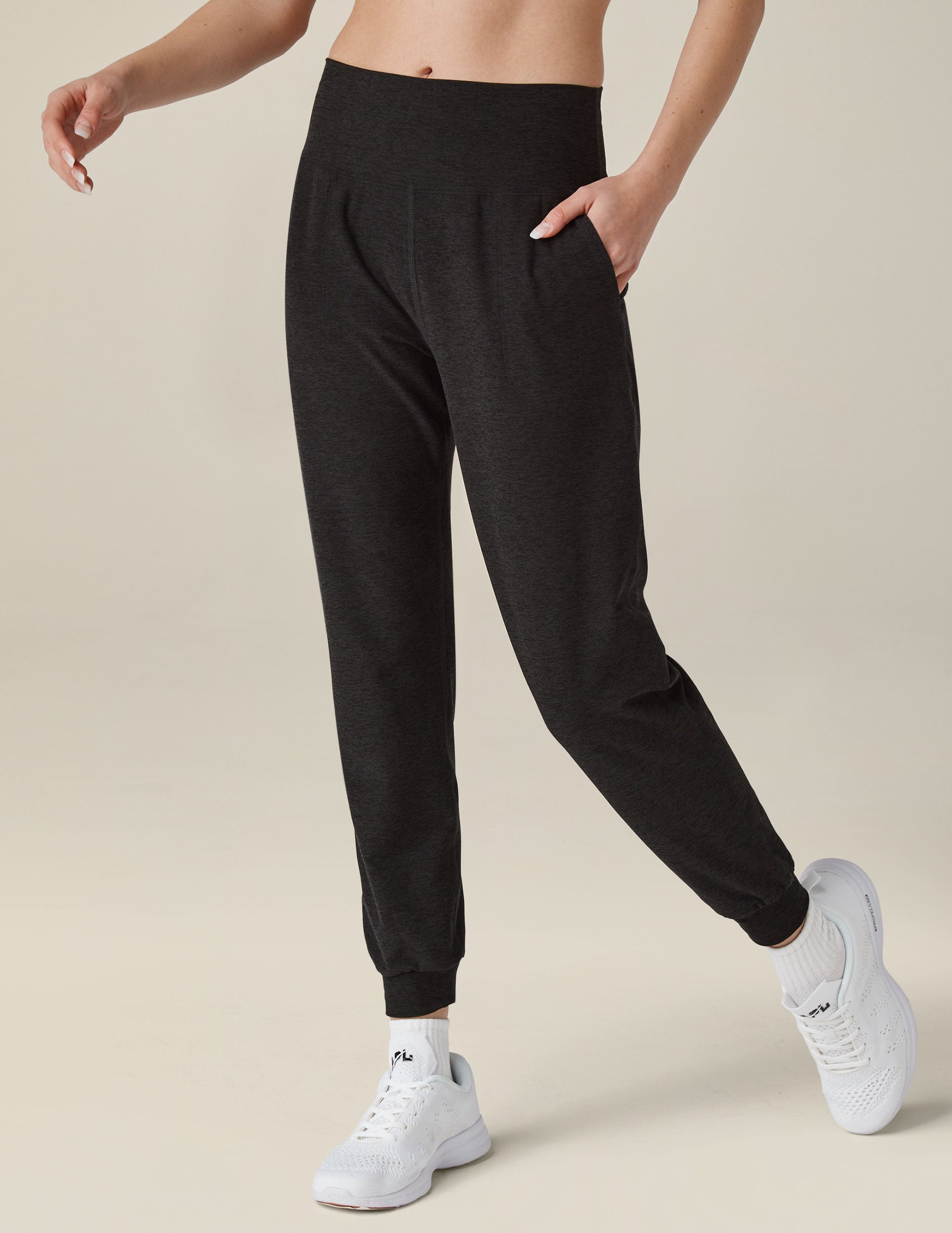 Beyond Yoga Women's Slim Fit Midi Spacedye Jogger - Darkest Night