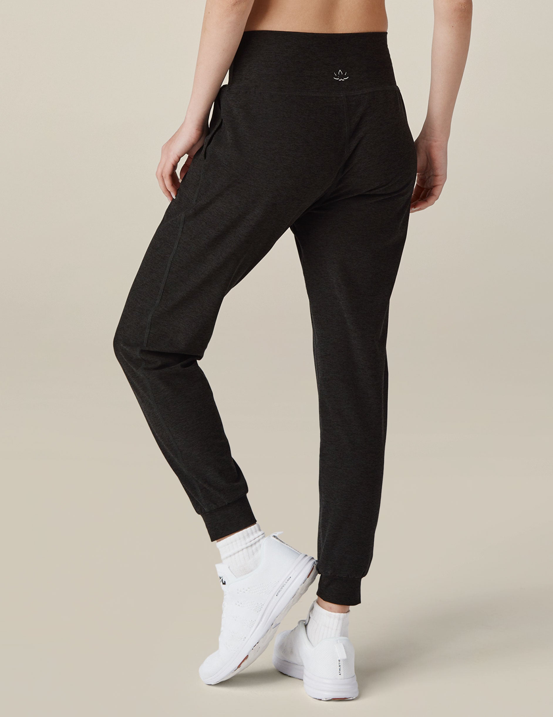 Beyond Yoga Women's Slim Fit Midi Spacedye Jogger - Darkest Night