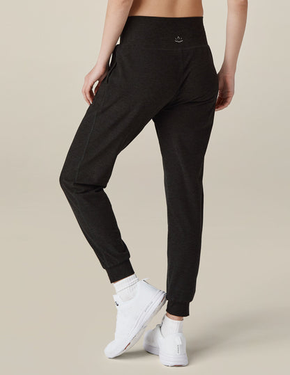 Beyond Yoga Women's Slim Fit Midi Spacedye Jogger - Darkest Night