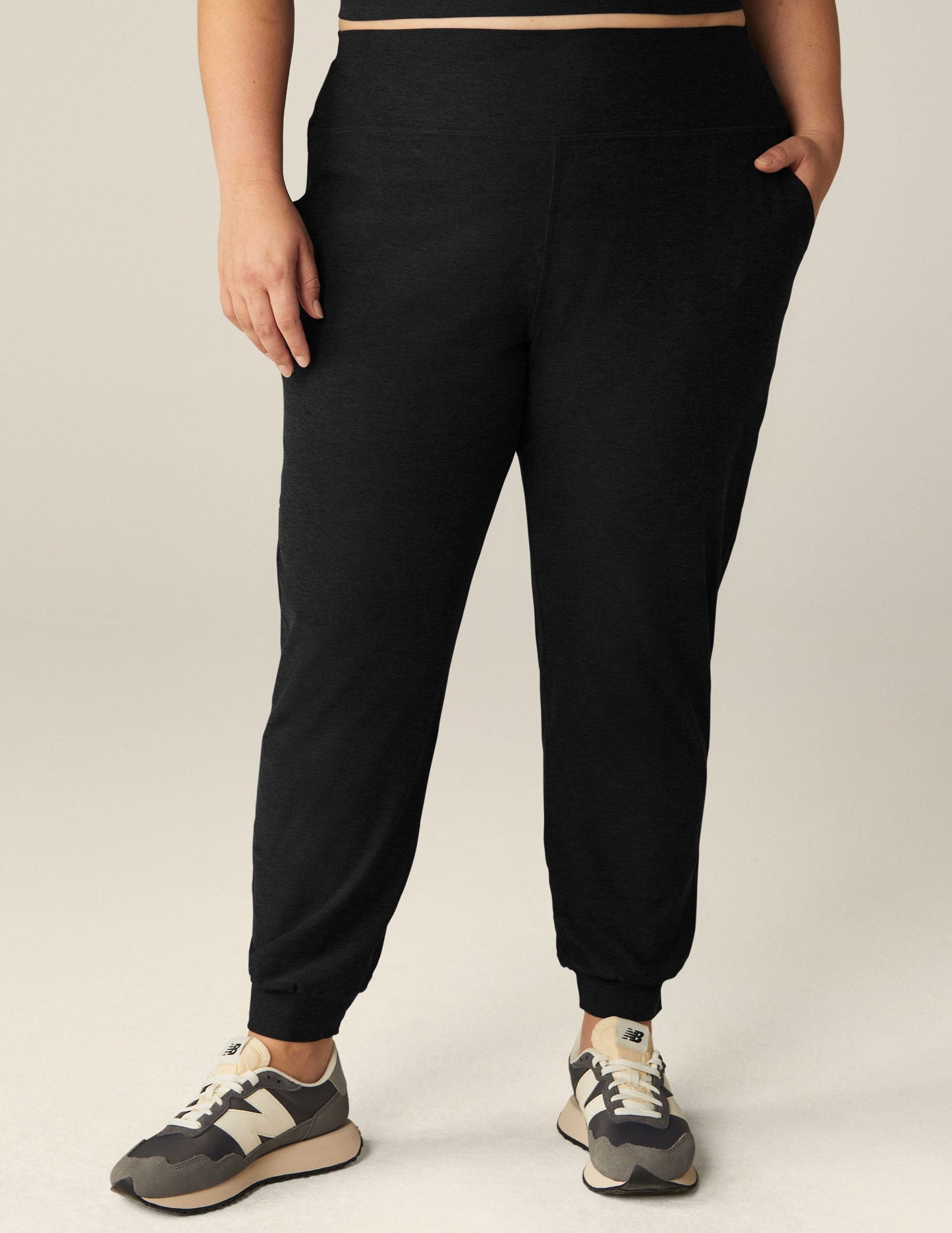 Beyond Yoga Women's Slim Fit Midi Spacedye Jogger - Darkest Night