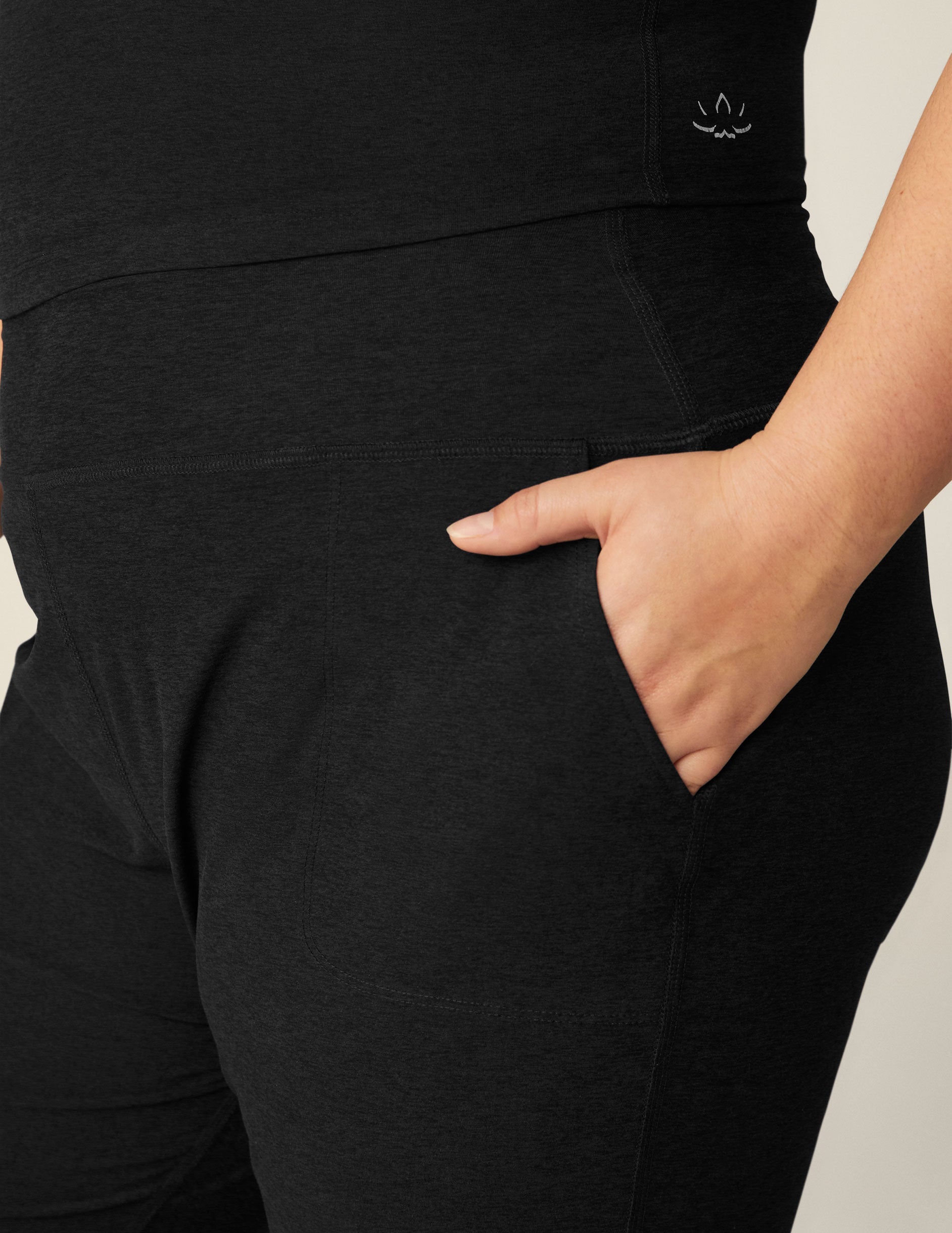 Beyond Yoga Women's Slim Fit Midi Spacedye Jogger - Darkest Night