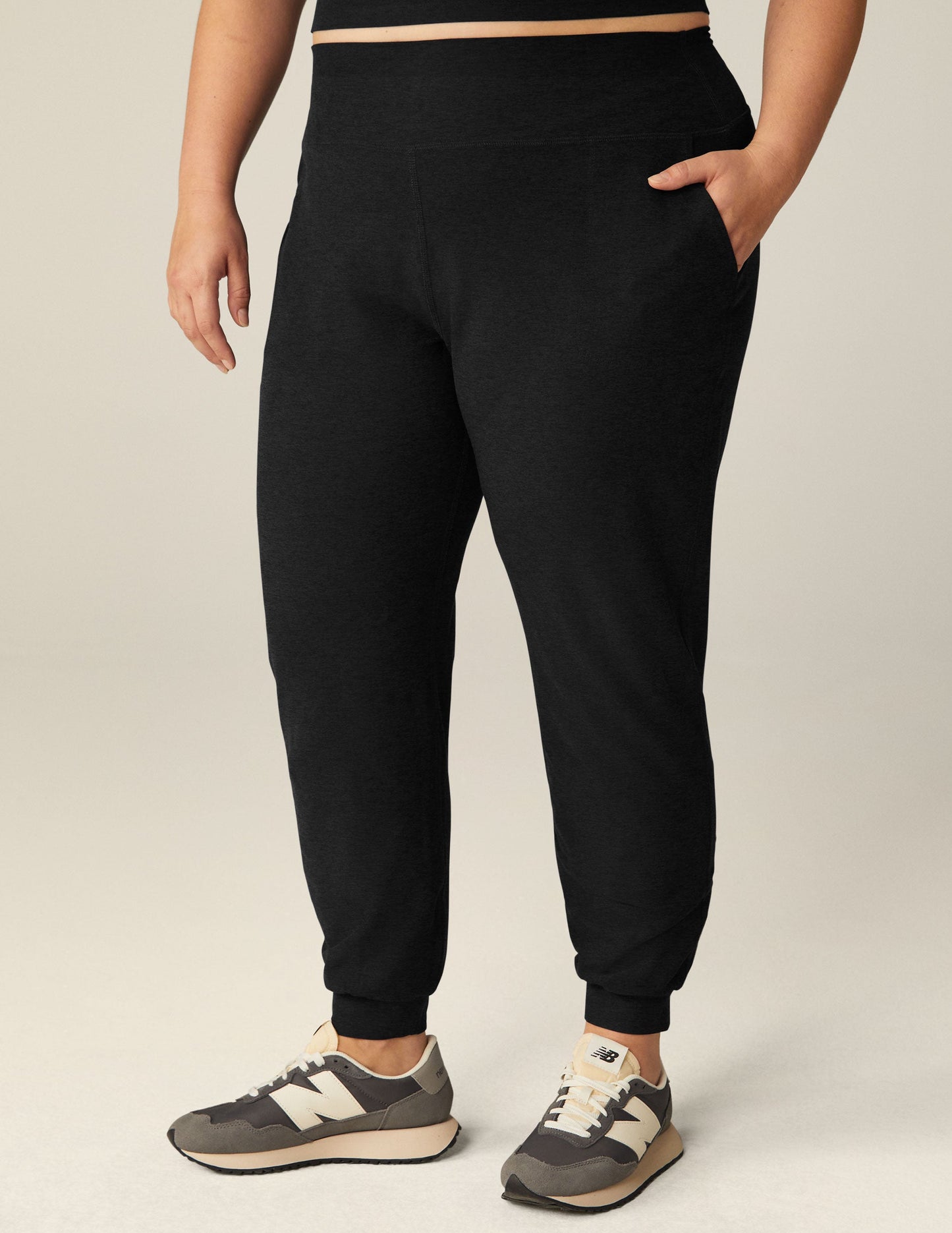 Beyond Yoga Women's Slim Fit Midi Spacedye Jogger - Darkest Night
