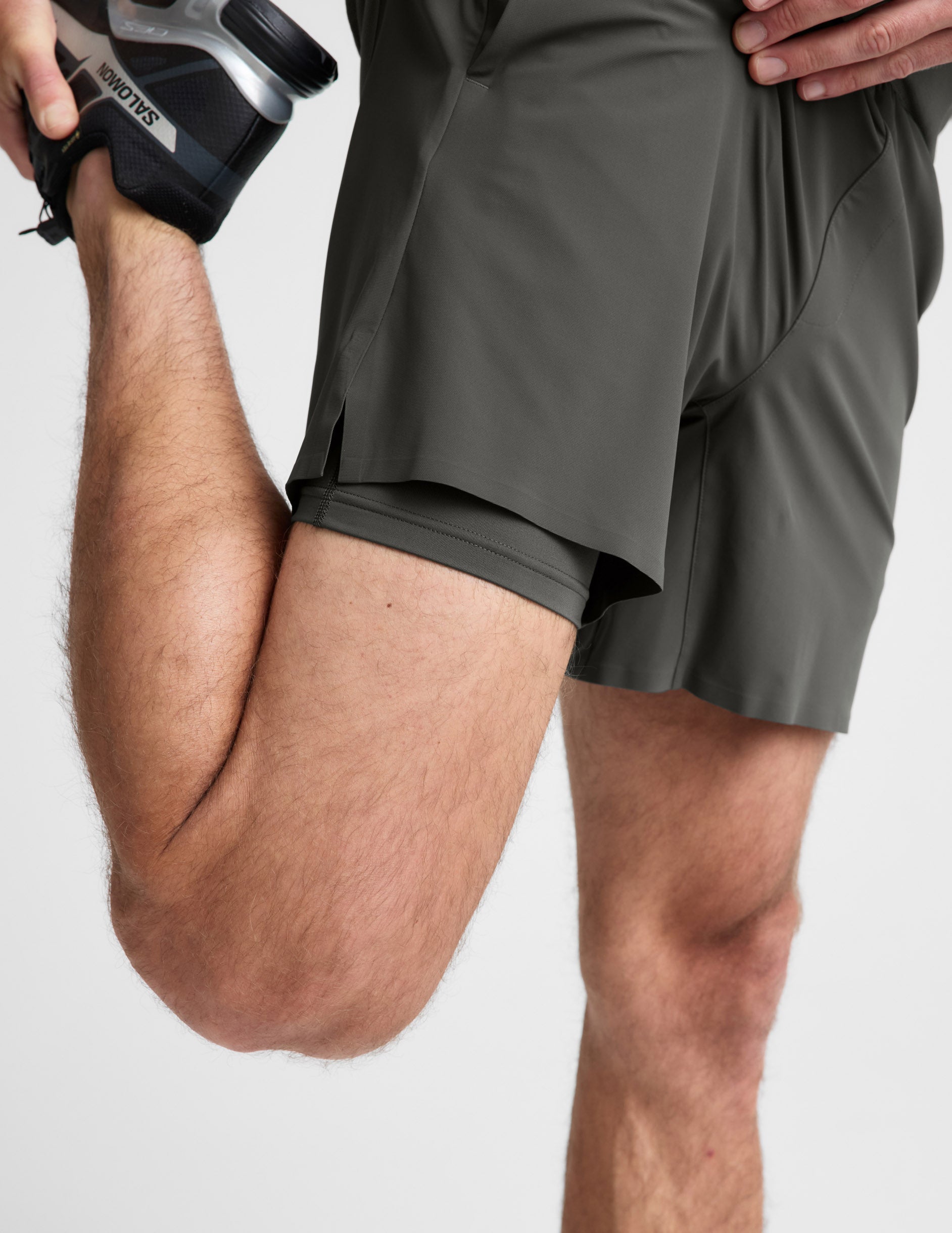 Beyond Yoga Men's Lined WarpLite Shorts - Slate Green