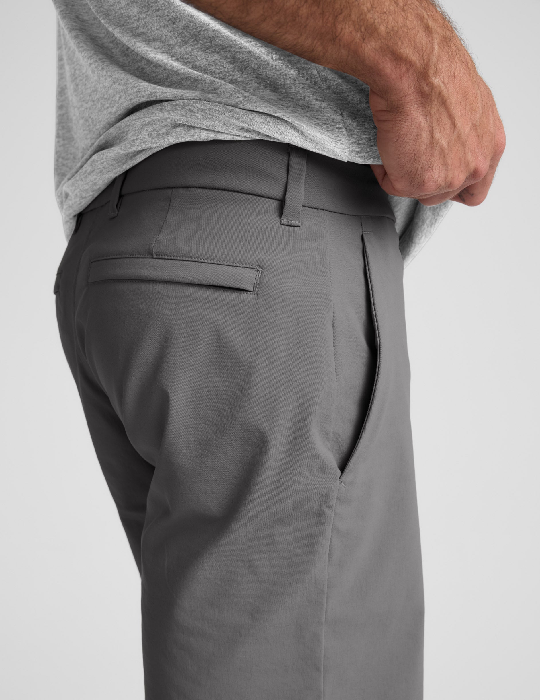 Beyond Yoga Men's 7-Inch Inseam Pocket Element Shorts - Lunar Gray