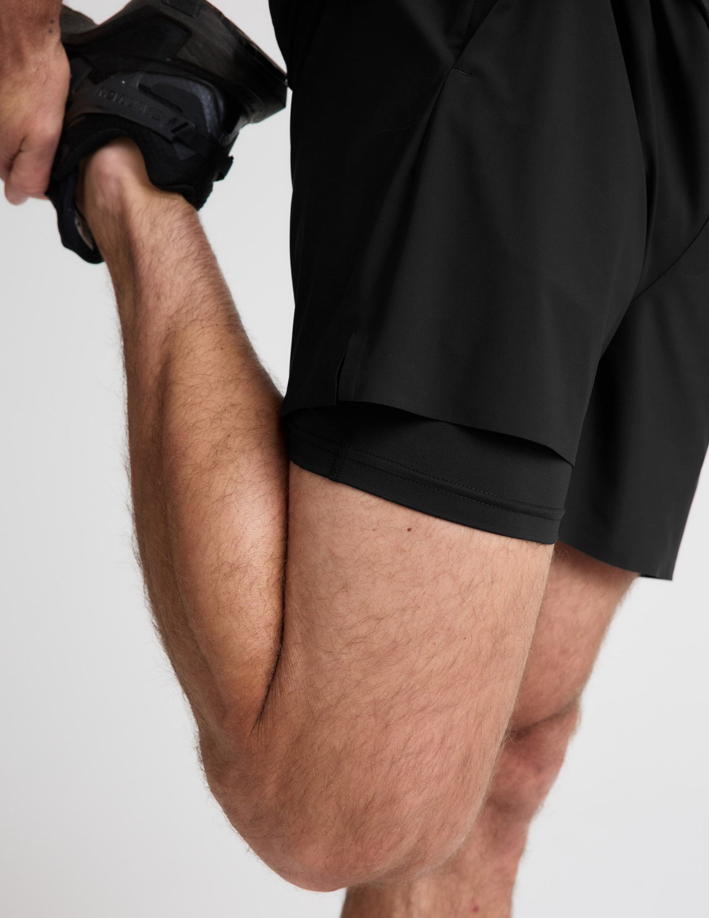 Beyond Yoga Men's Quick Dry Lined WarpLite Shorts - Black
