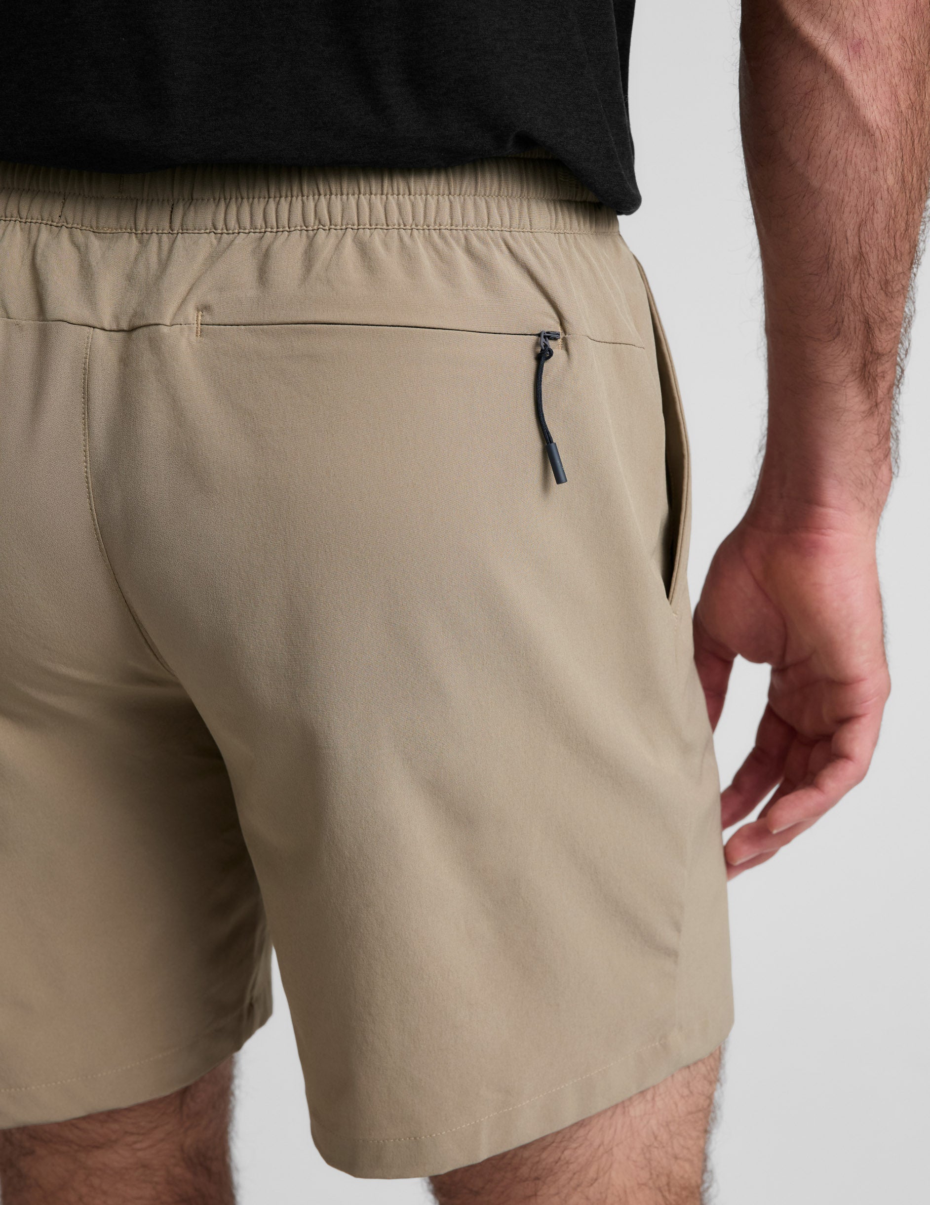 Beyond Yoga Men's Lightweight 7-Inch Pivotal 2.0 Shorts - Mushroom