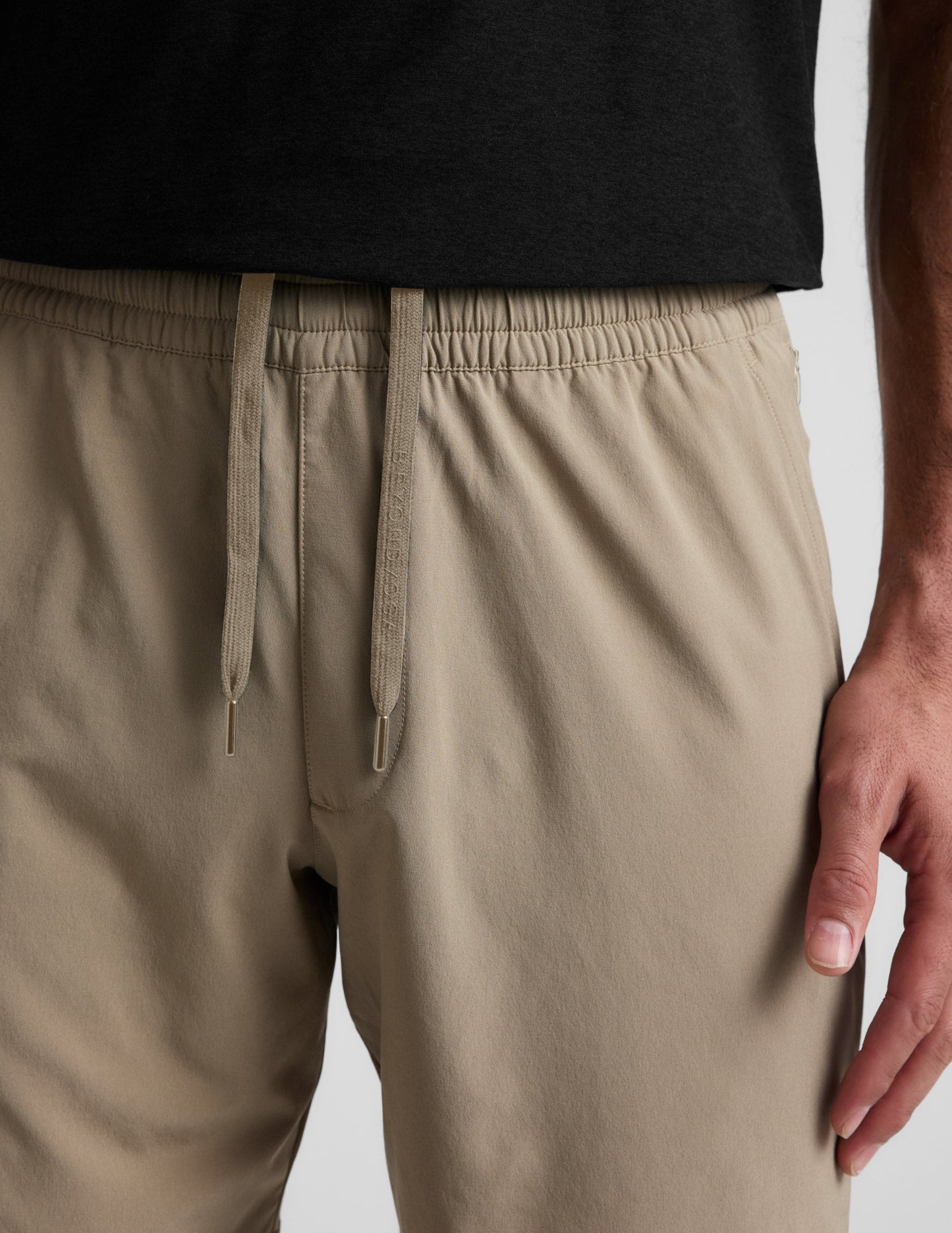 Beyond Yoga Men's Lightweight 7-Inch Pivotal 2.0 Shorts - Mushroom
