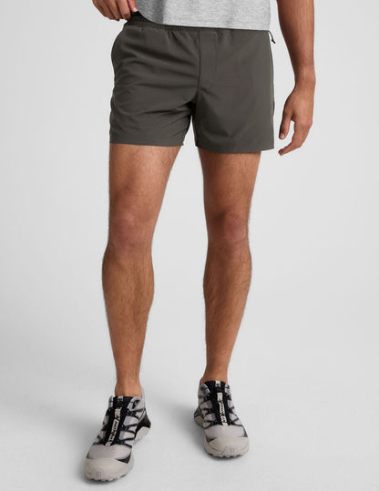 Beyond Yoga Men's 5-Inch Lined Running Pivotal 2.0 Shorts - Graphite
