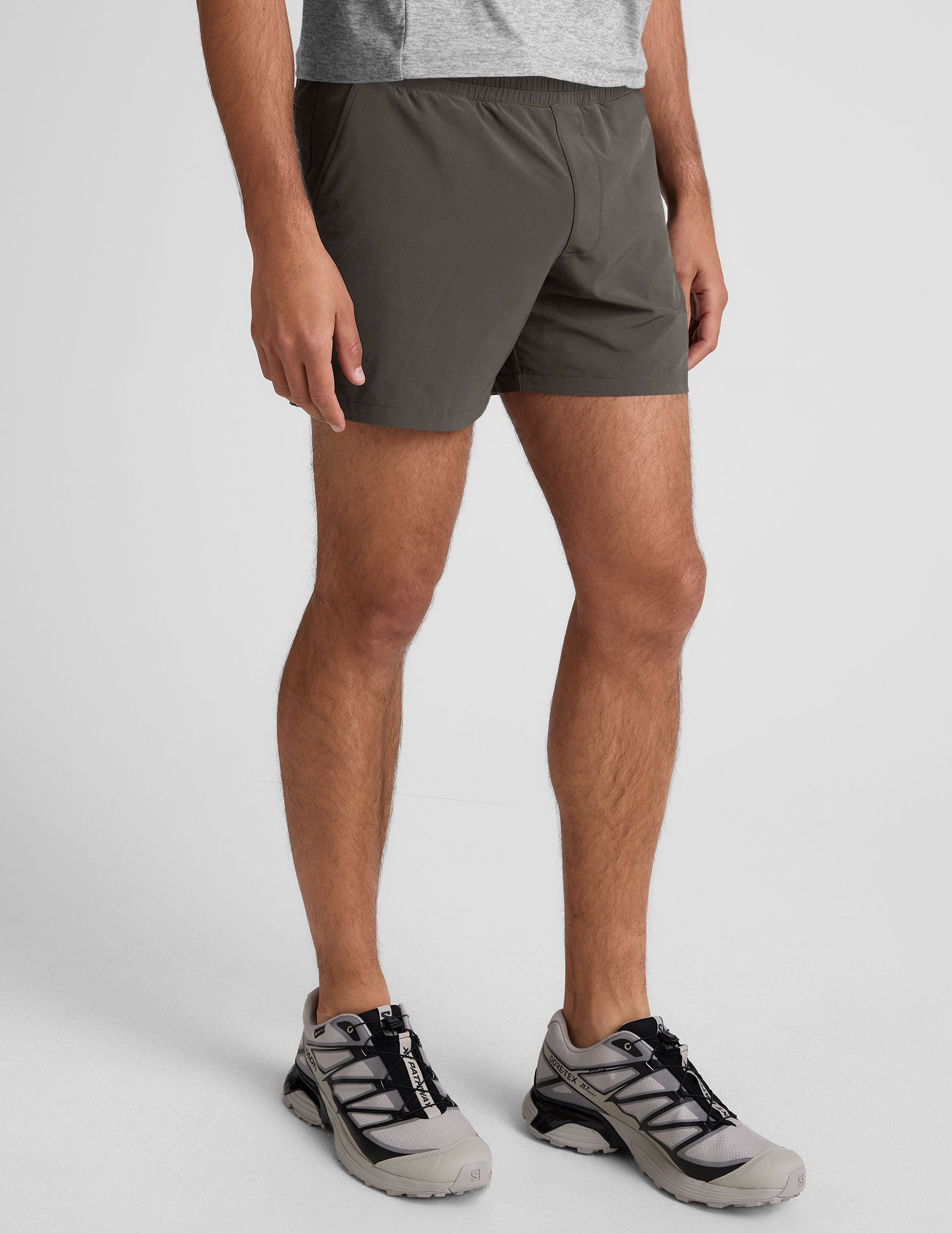 Beyond Yoga Men's 5-Inch Lined Running Pivotal 2.0 Shorts - Graphite