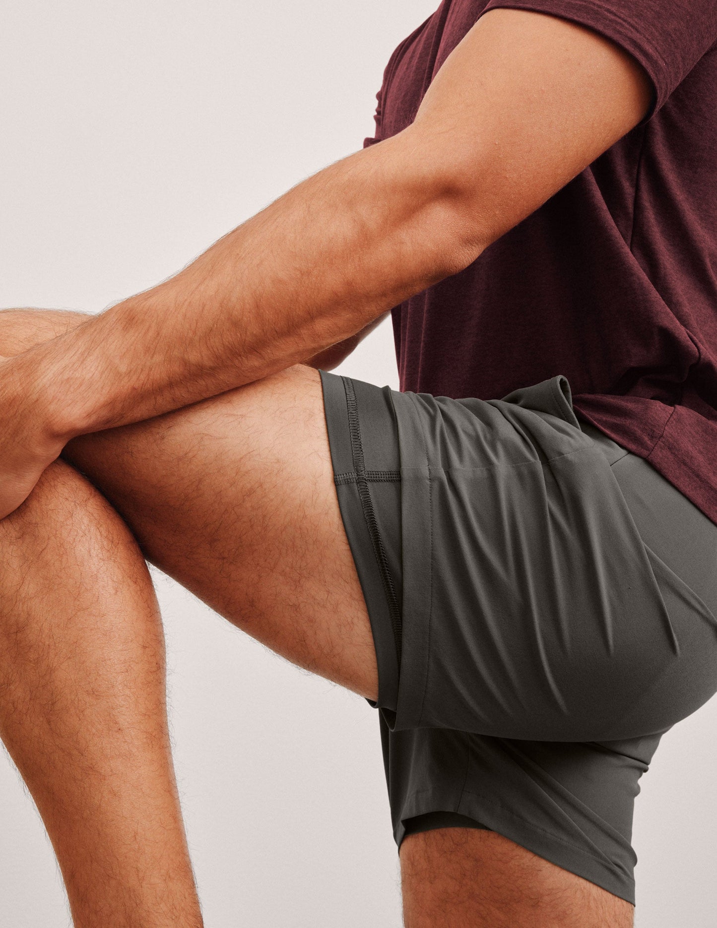 Beyond Yoga Men's 5-Inch Lined Running Pivotal 2.0 Shorts - Graphite