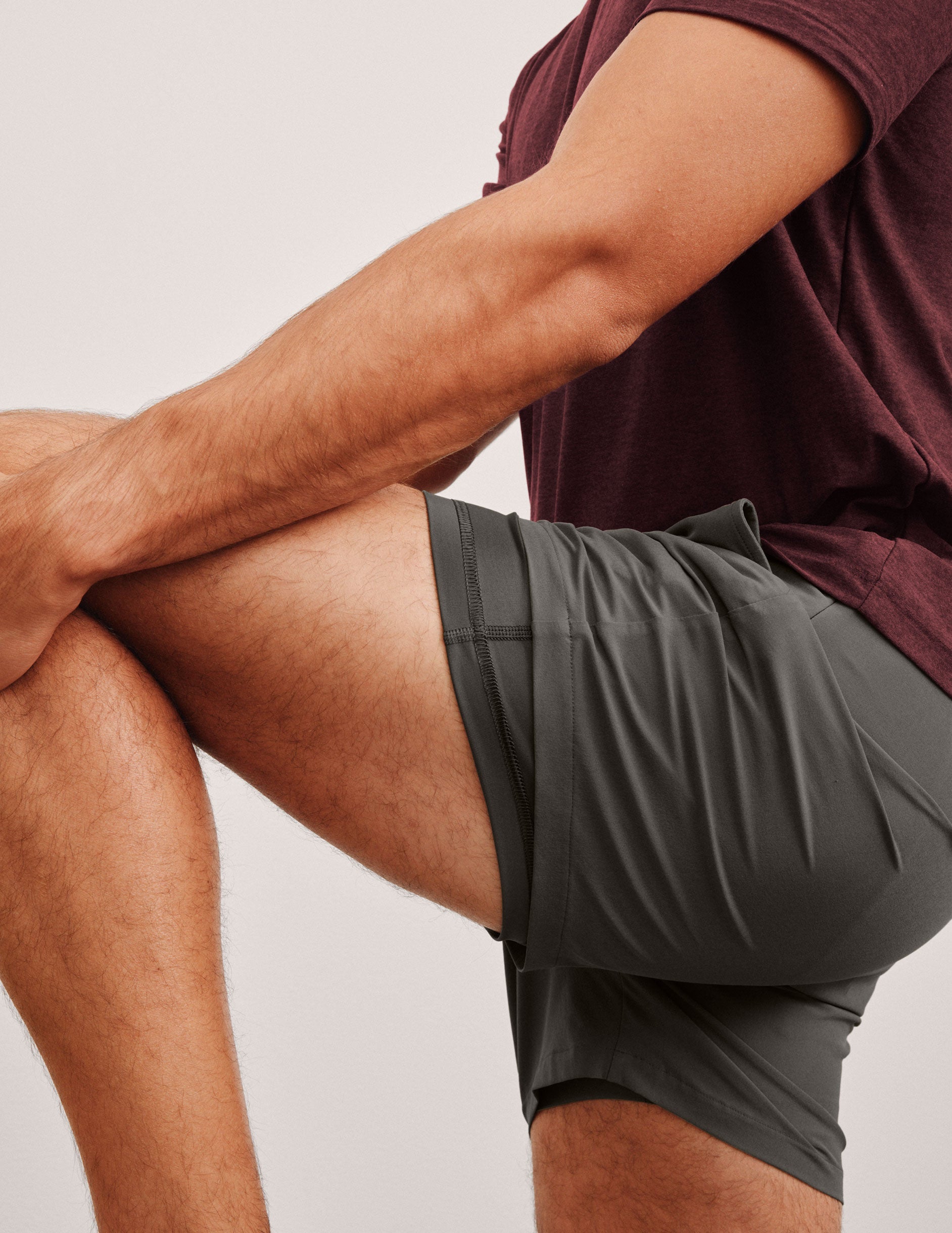 Beyond Yoga Men's 5-Inch Lined Running Pivotal 2.0 Shorts - Graphite