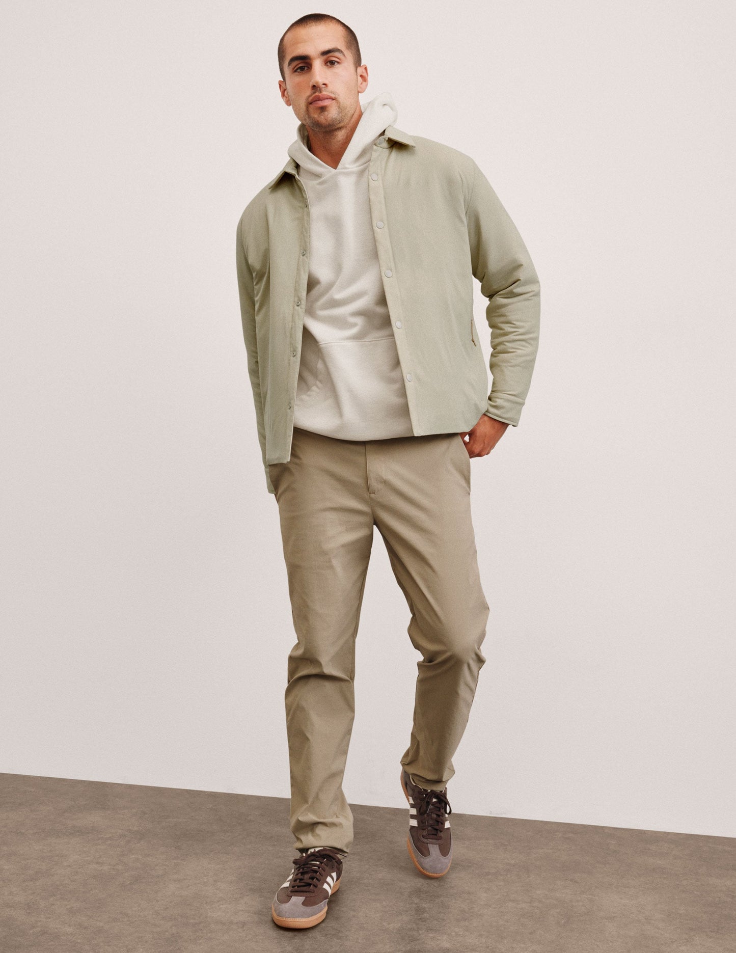Beyond Yoga Men's Straight Leg Essential Chino Pants - Tan