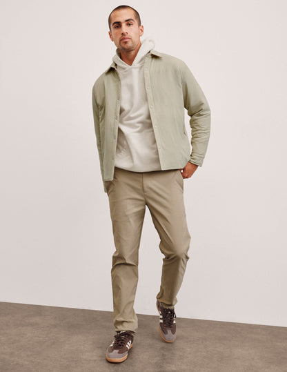 Beyond Yoga Men's Straight Leg Essential Chino Pants - Tan