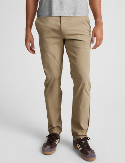 Beyond Yoga Men's Straight Leg Essential Chino Pants - Tan