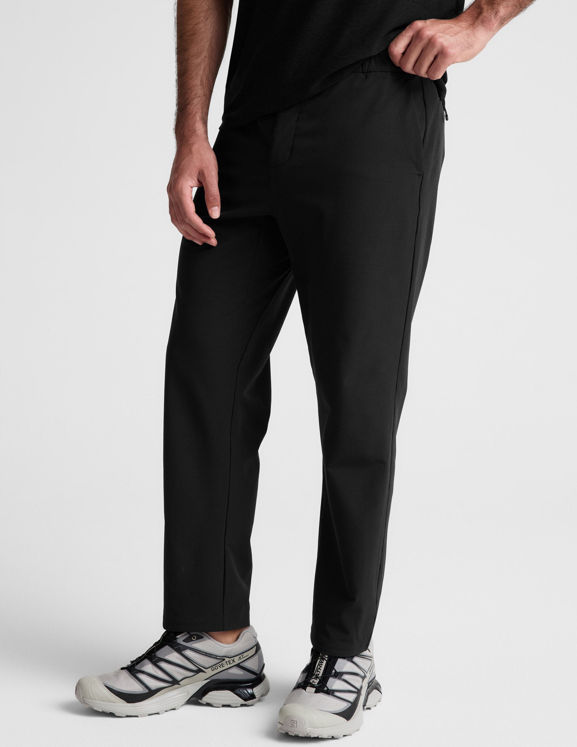 Beyond Yoga Men's Relaxed Straight Leg Dynamic Pants - Black