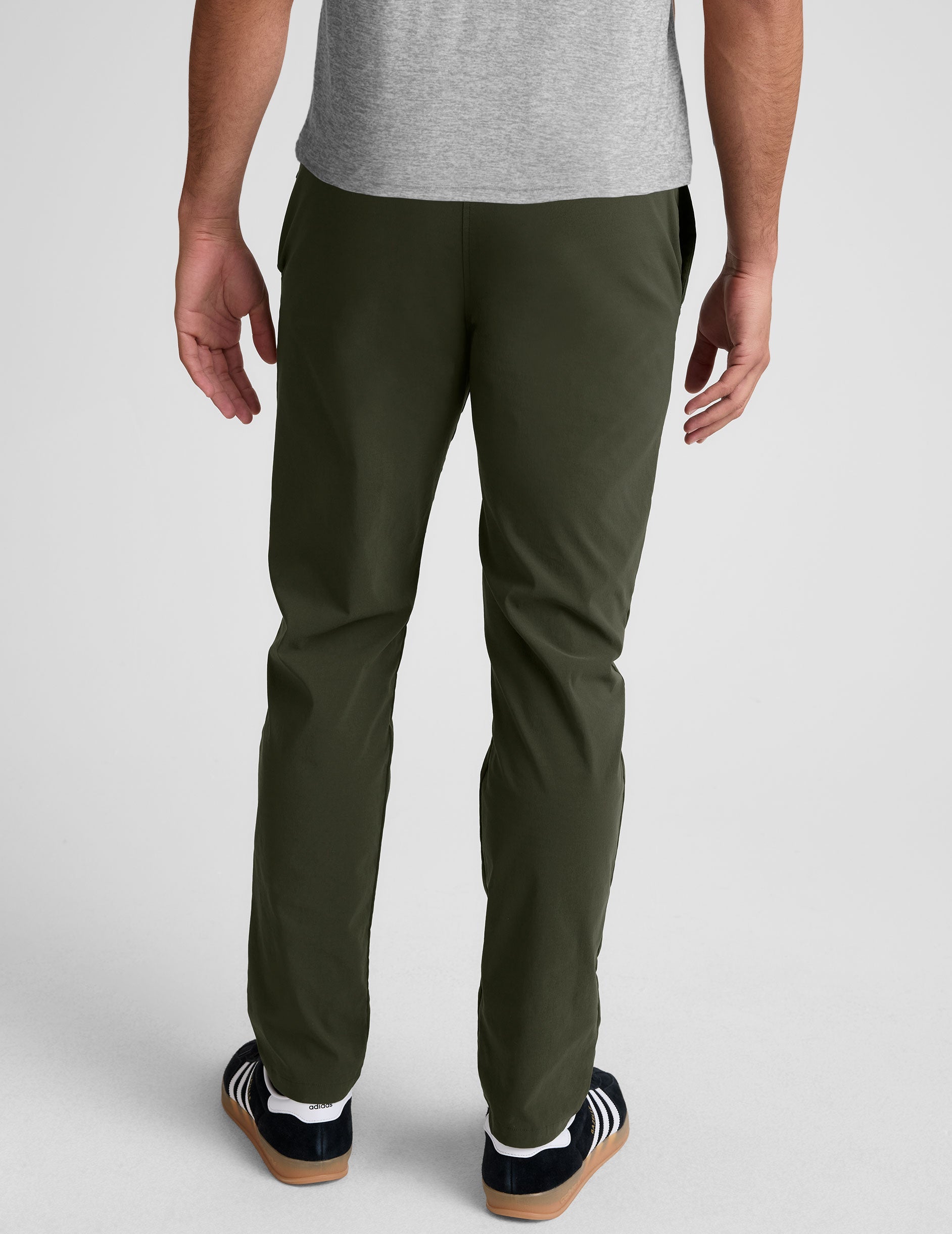 Beyond Yoga Men's Straight Leg Essential Chino Pants - Forest Moss