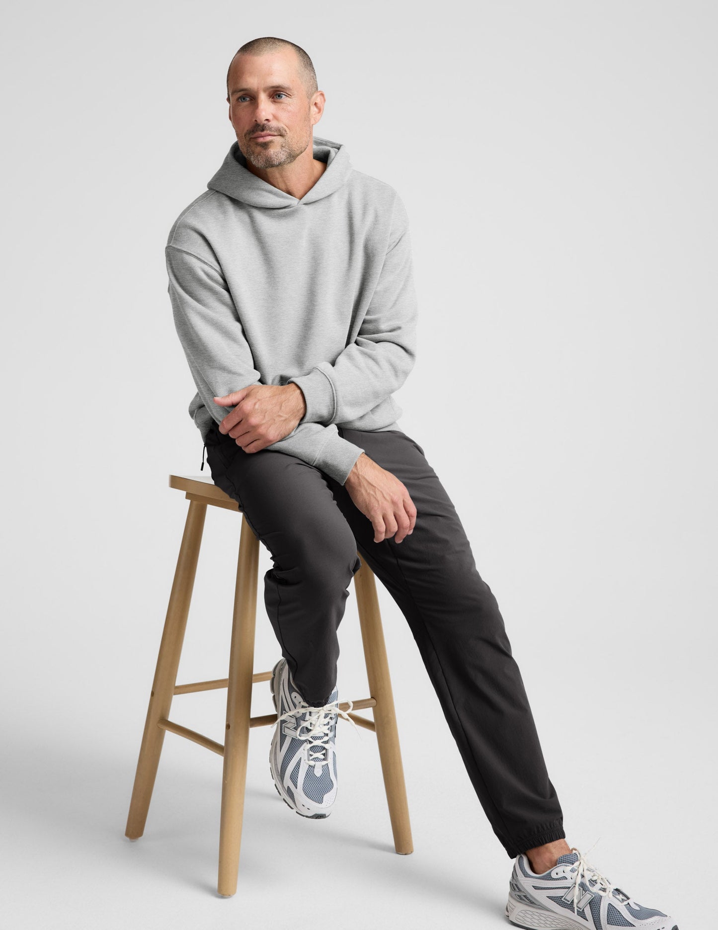 Beyond Yoga Men's Relaxed Fit On The Go Jogger Pants - Graphite