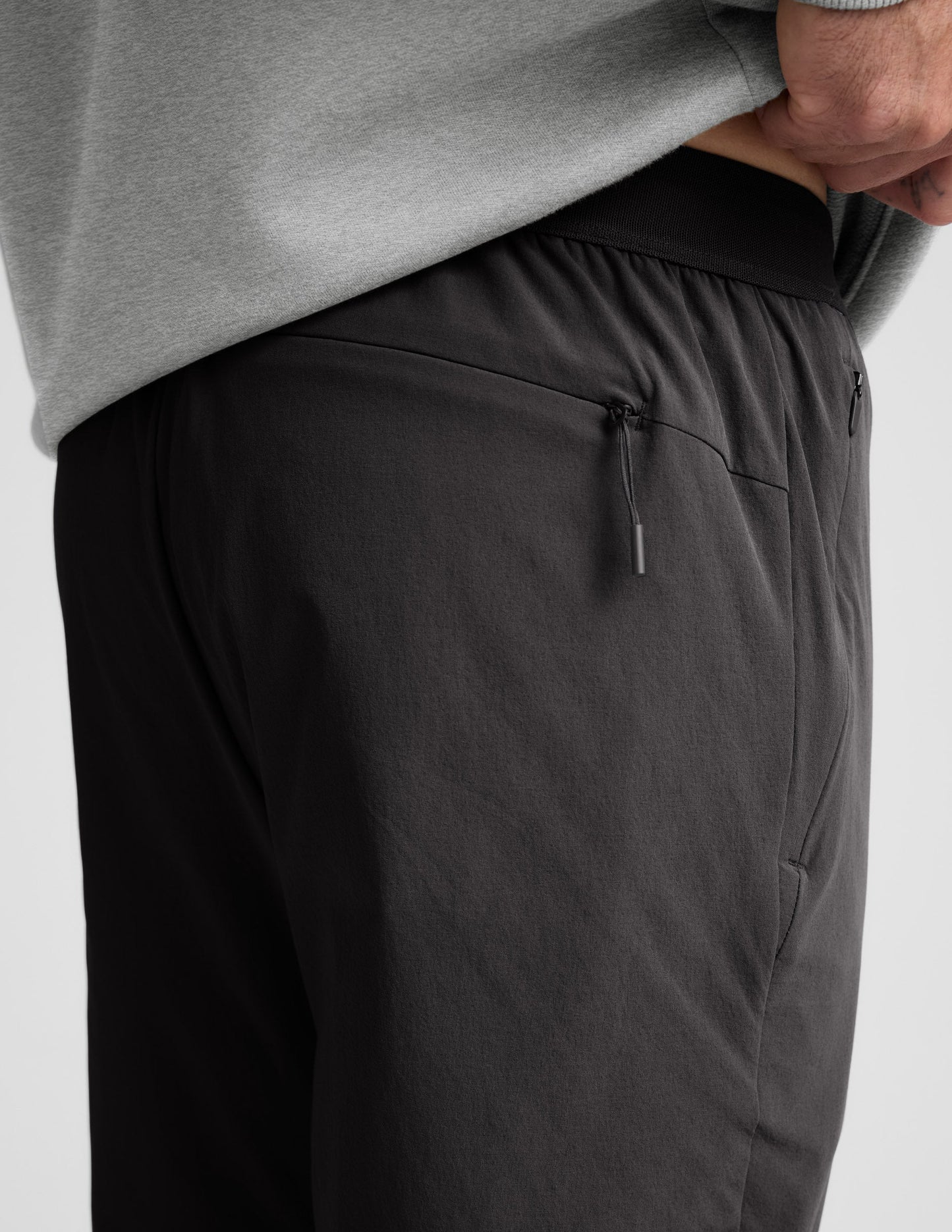 Beyond Yoga Men's Relaxed Fit On The Go Jogger Pants - Graphite
