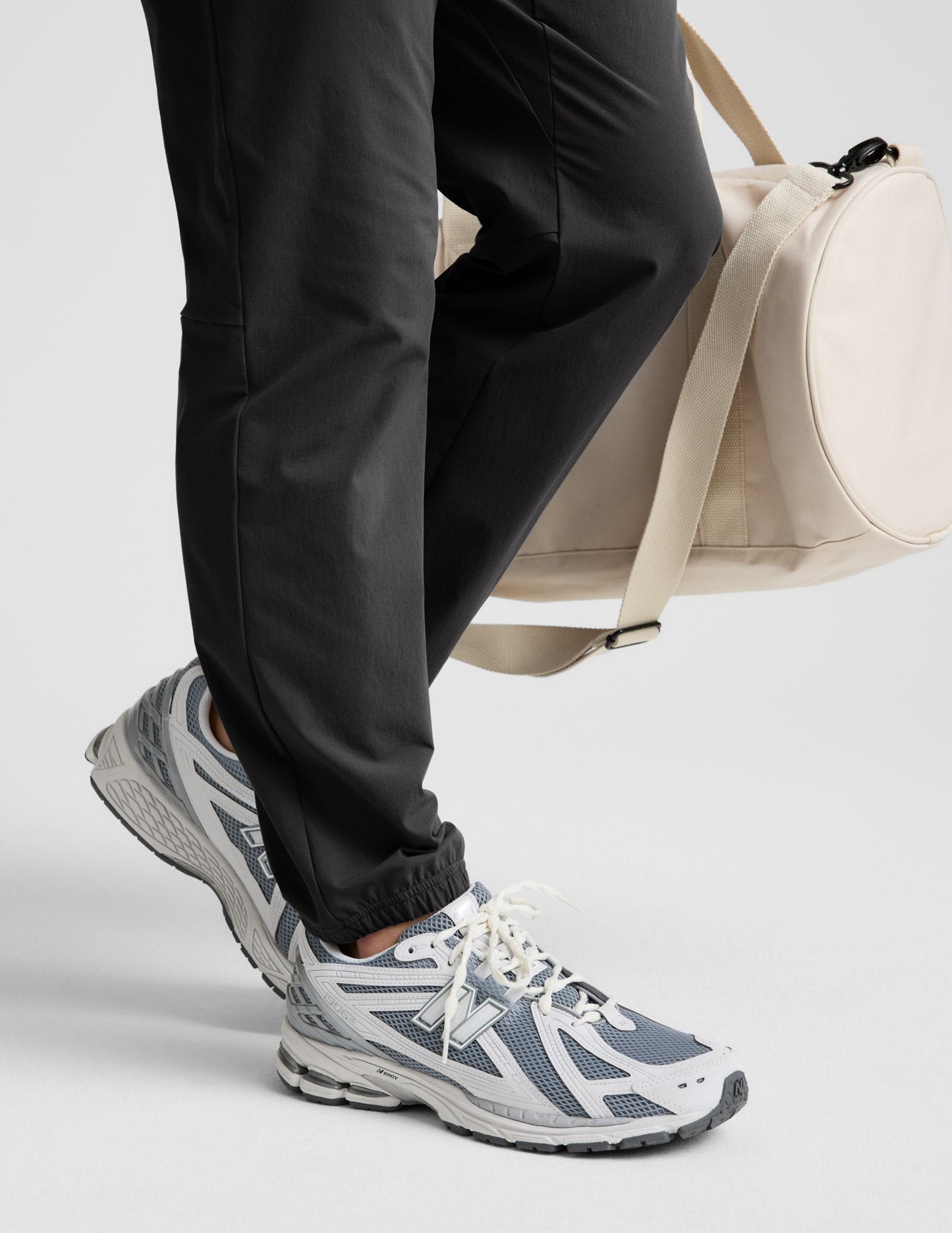Beyond Yoga Men's Relaxed Fit On The Go Jogger Pants - Graphite