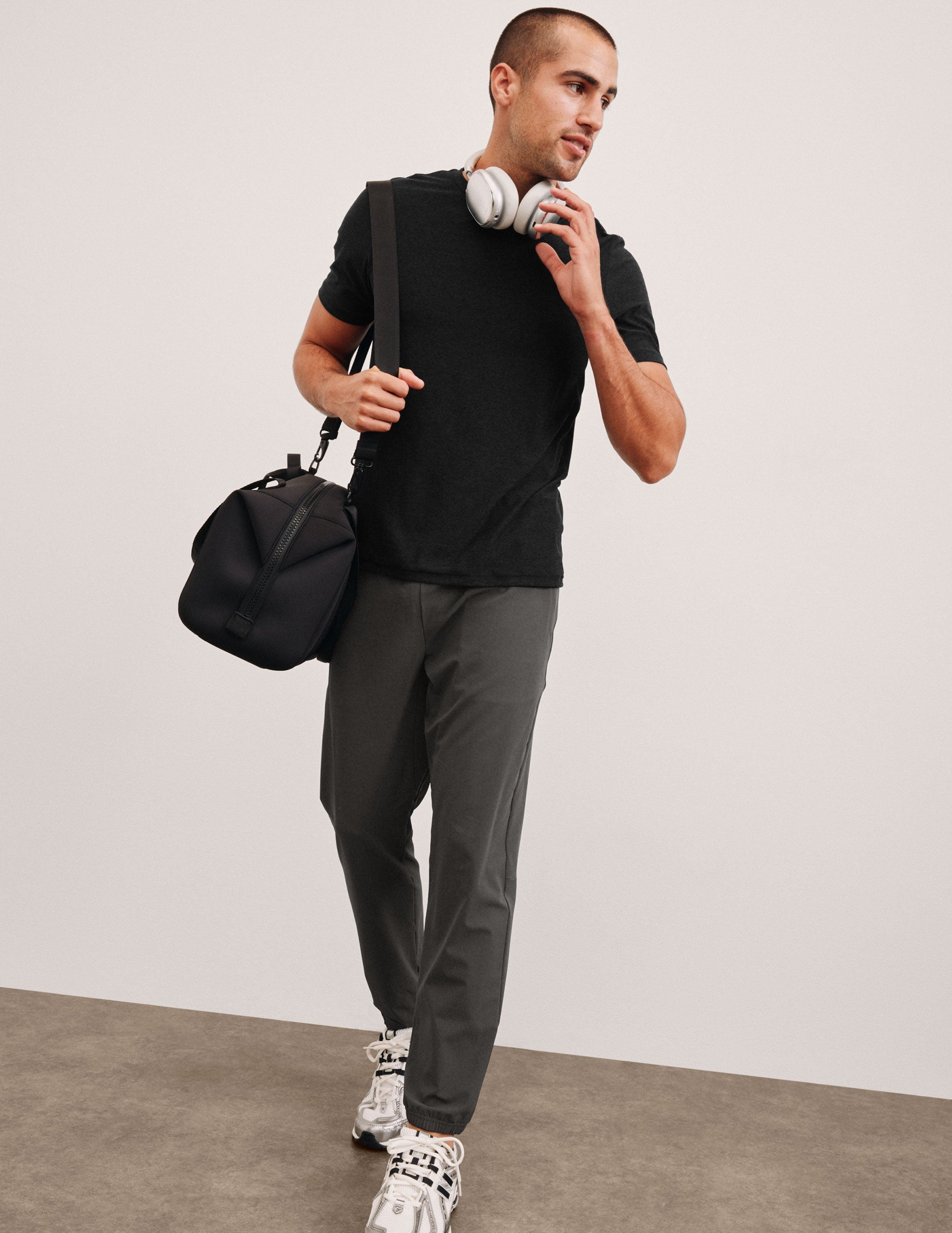 Beyond Yoga Men's Relaxed Fit On The Go Jogger Pants - Graphite