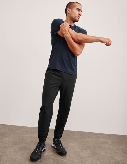 Beyond Yoga Men's Relaxed Fit On The Go Jogger - Black