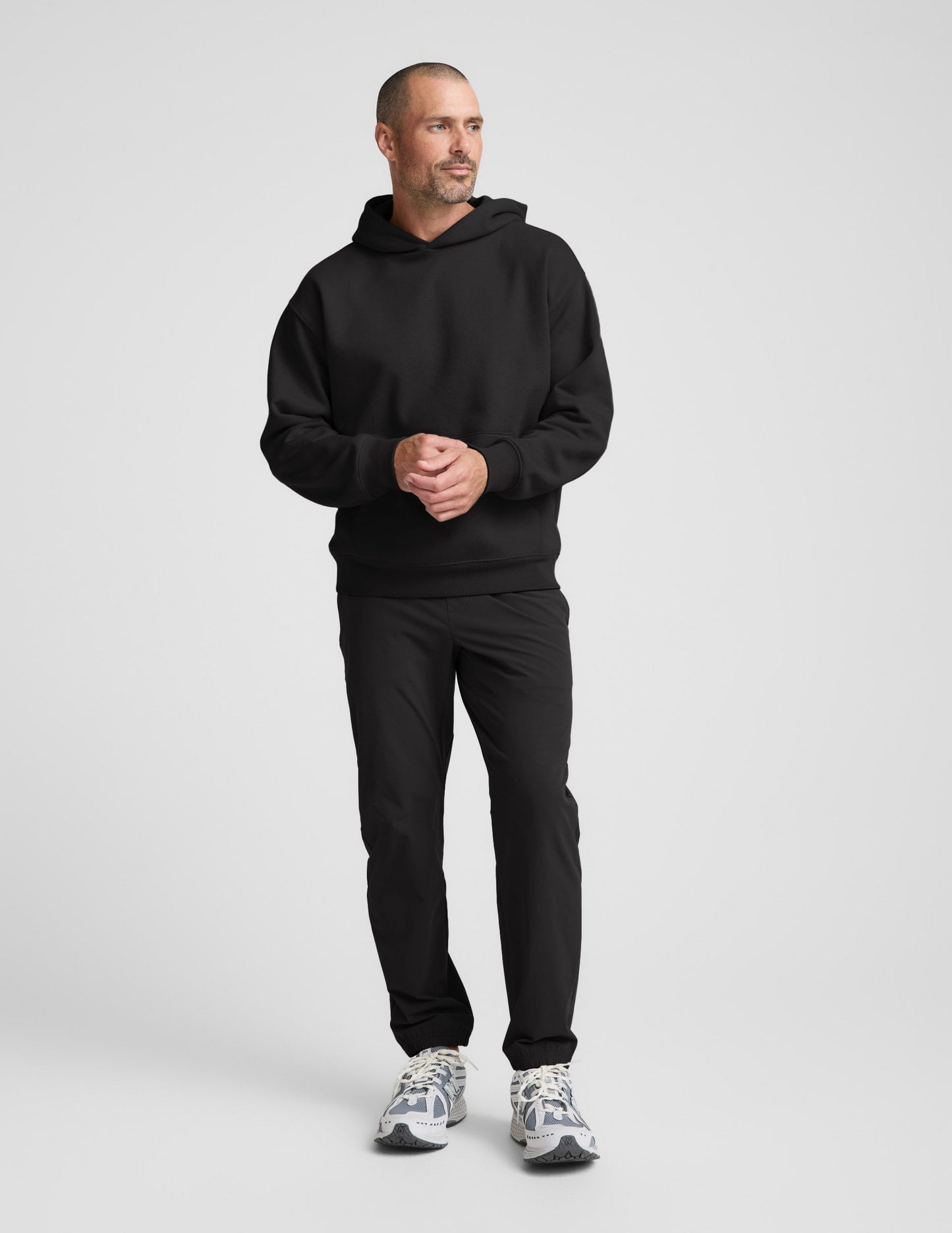 Beyond Yoga Men's Relaxed Fit On The Go Jogger - Black