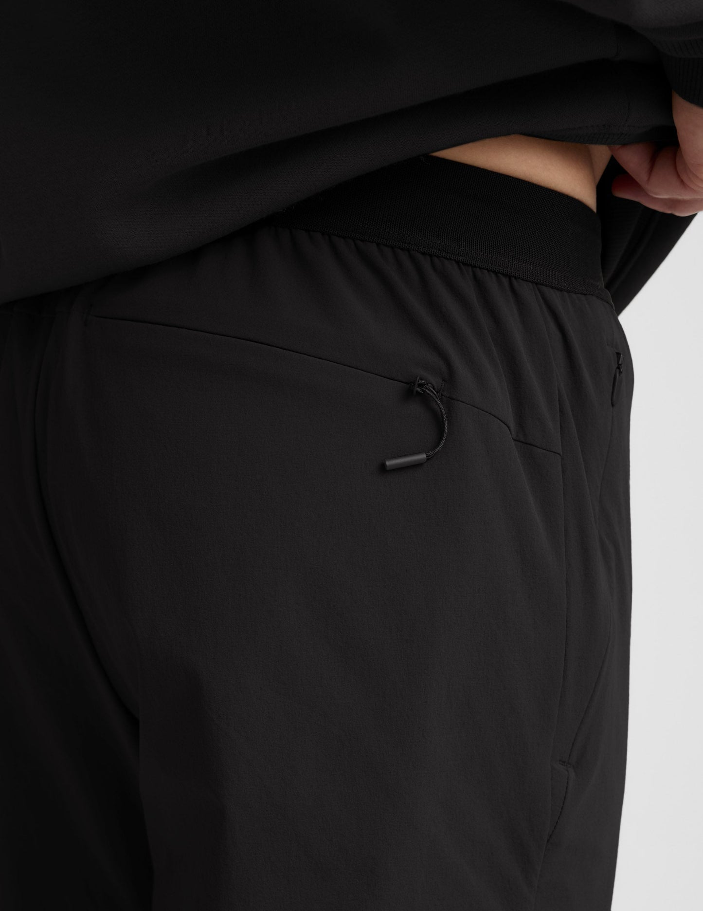 Beyond Yoga Men's Relaxed Fit On The Go Jogger - Black