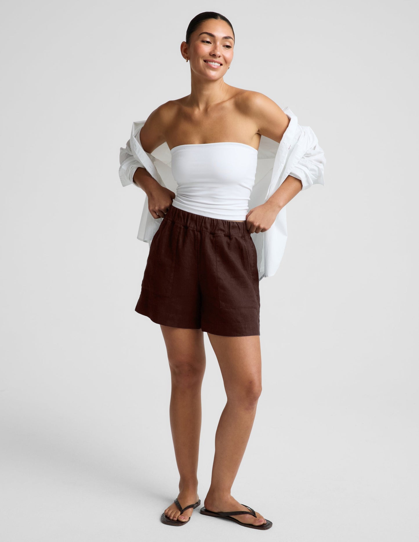 Beyond Yoga Women's Linen Mid Rise Casual Shorts - Iced Mocha