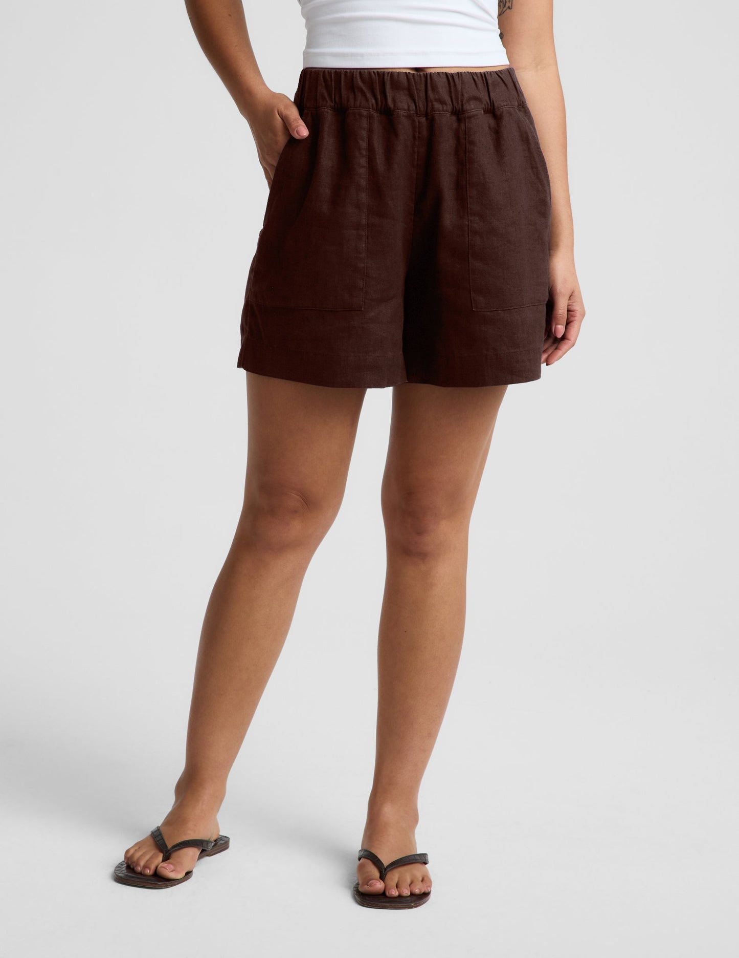 Beyond Yoga Women's Linen Mid Rise Casual Shorts - Iced Mocha