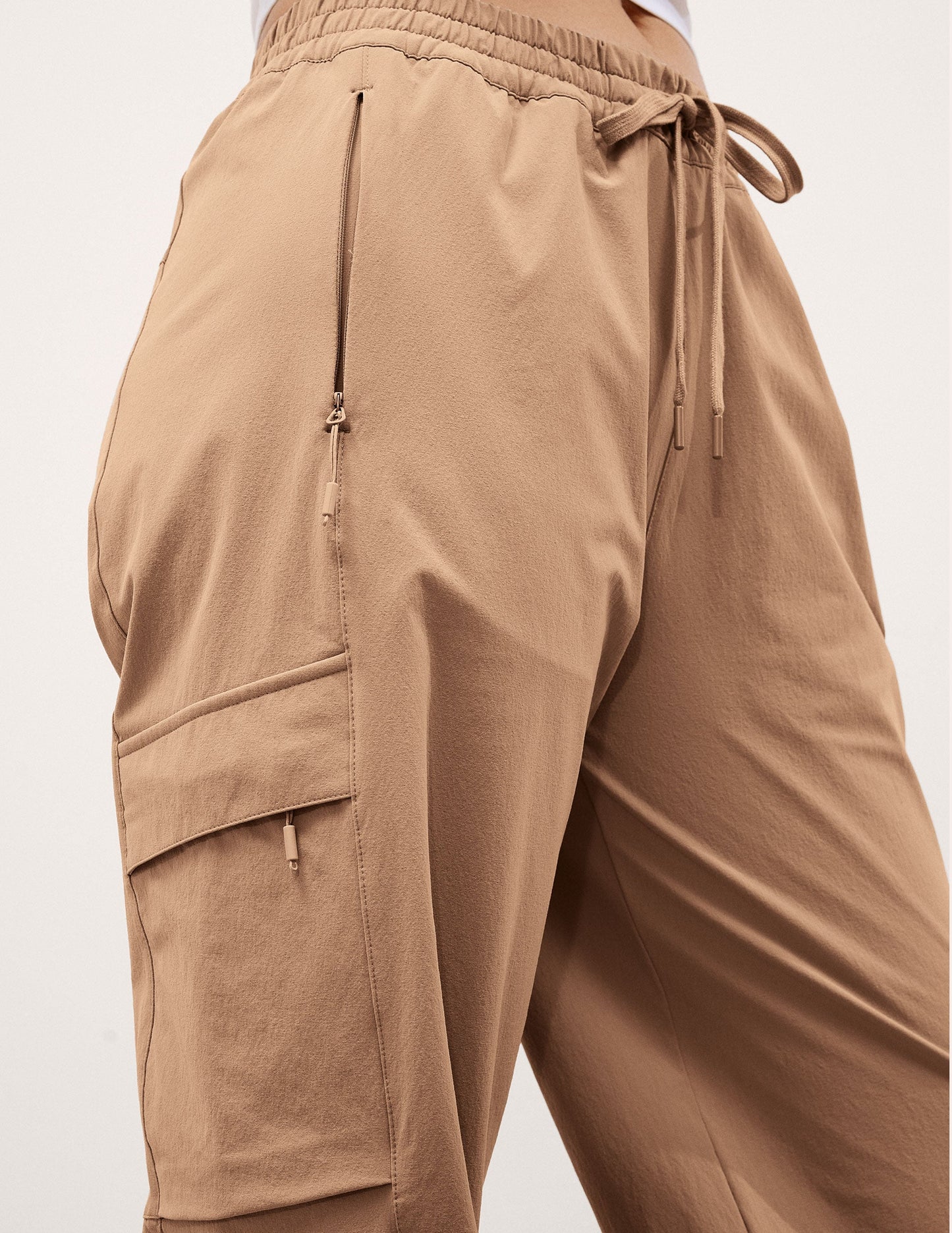 Beyond Yoga Women's Peak Cargo Pants - Camel