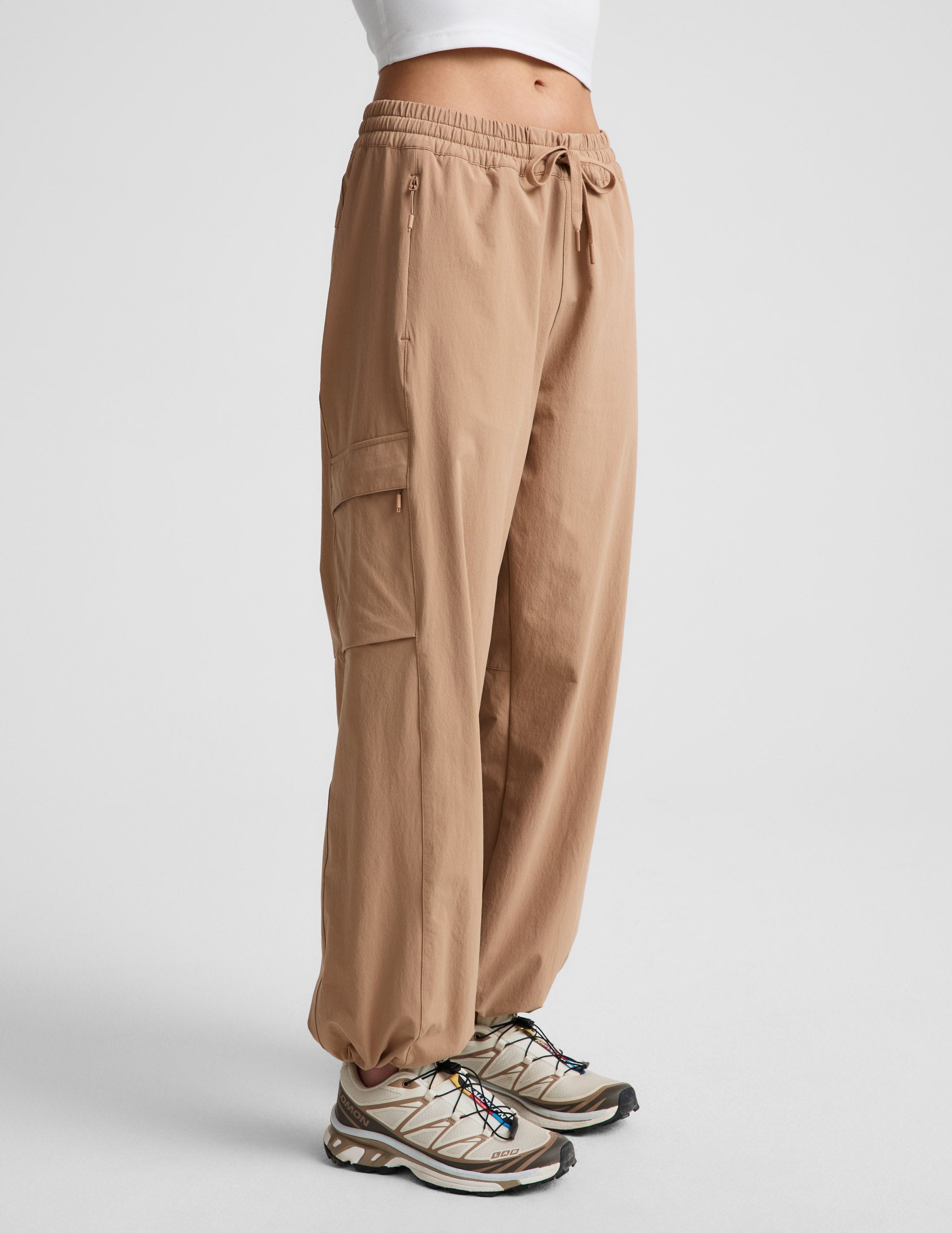 Beyond Yoga Women's Peak Cargo Pants - Camel