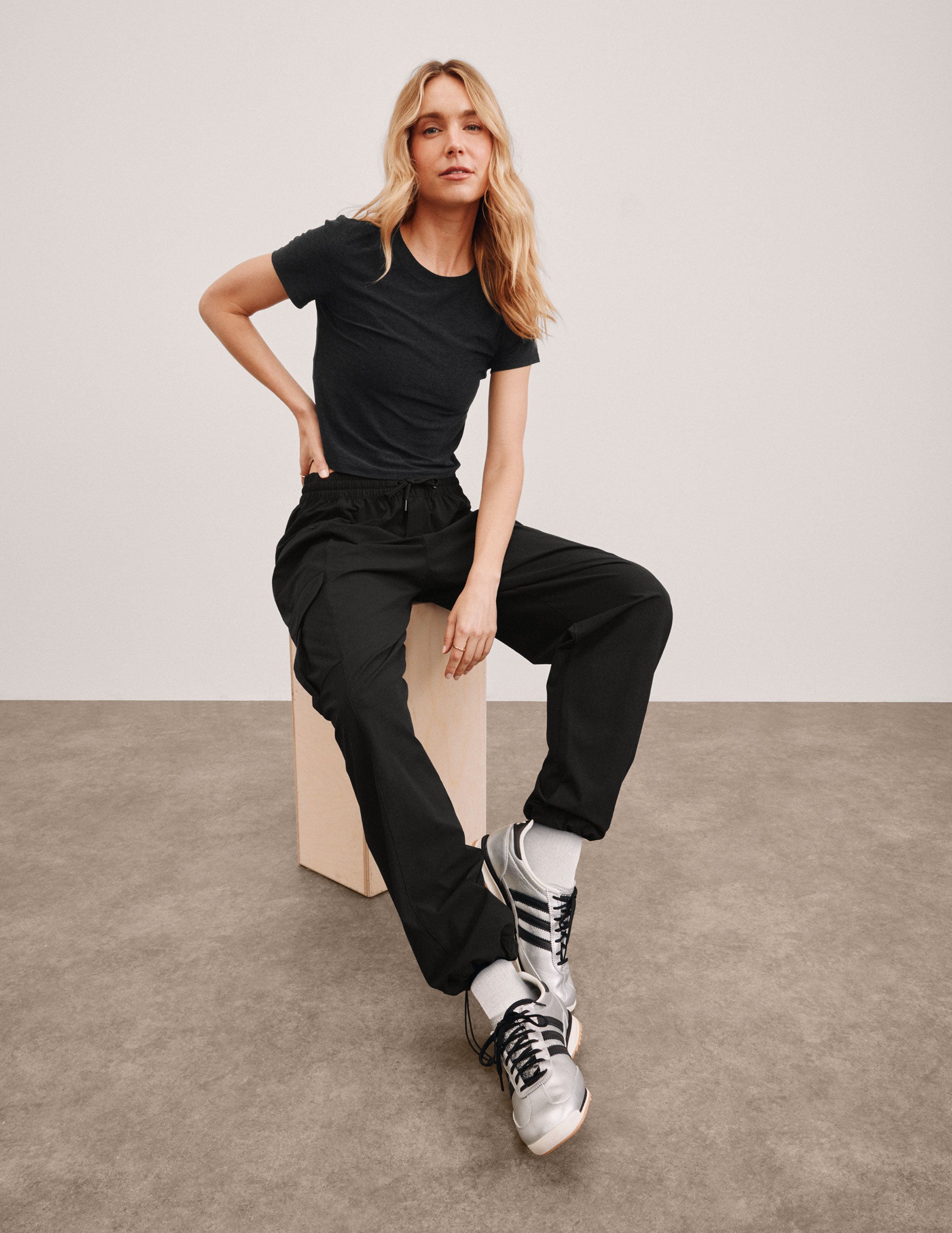 Beyond Yoga Women's Relaxed Fit Cargo Pants - Black